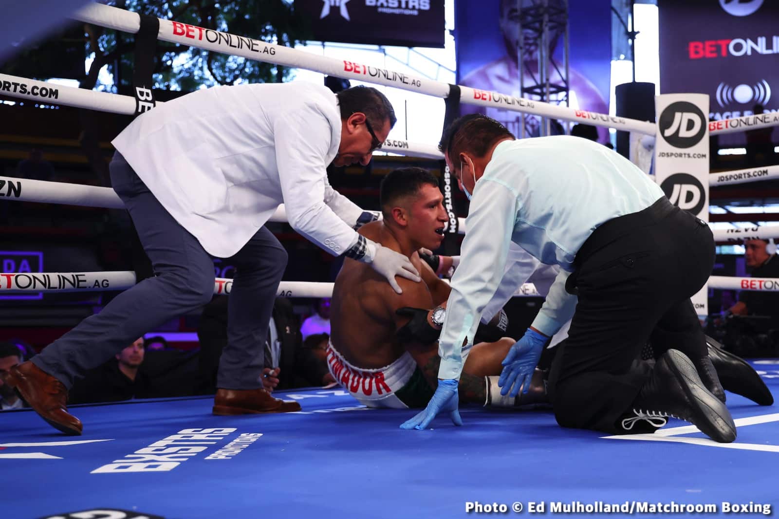 Mauricio Lara destroys Jose Sanmartin - Boxing Results