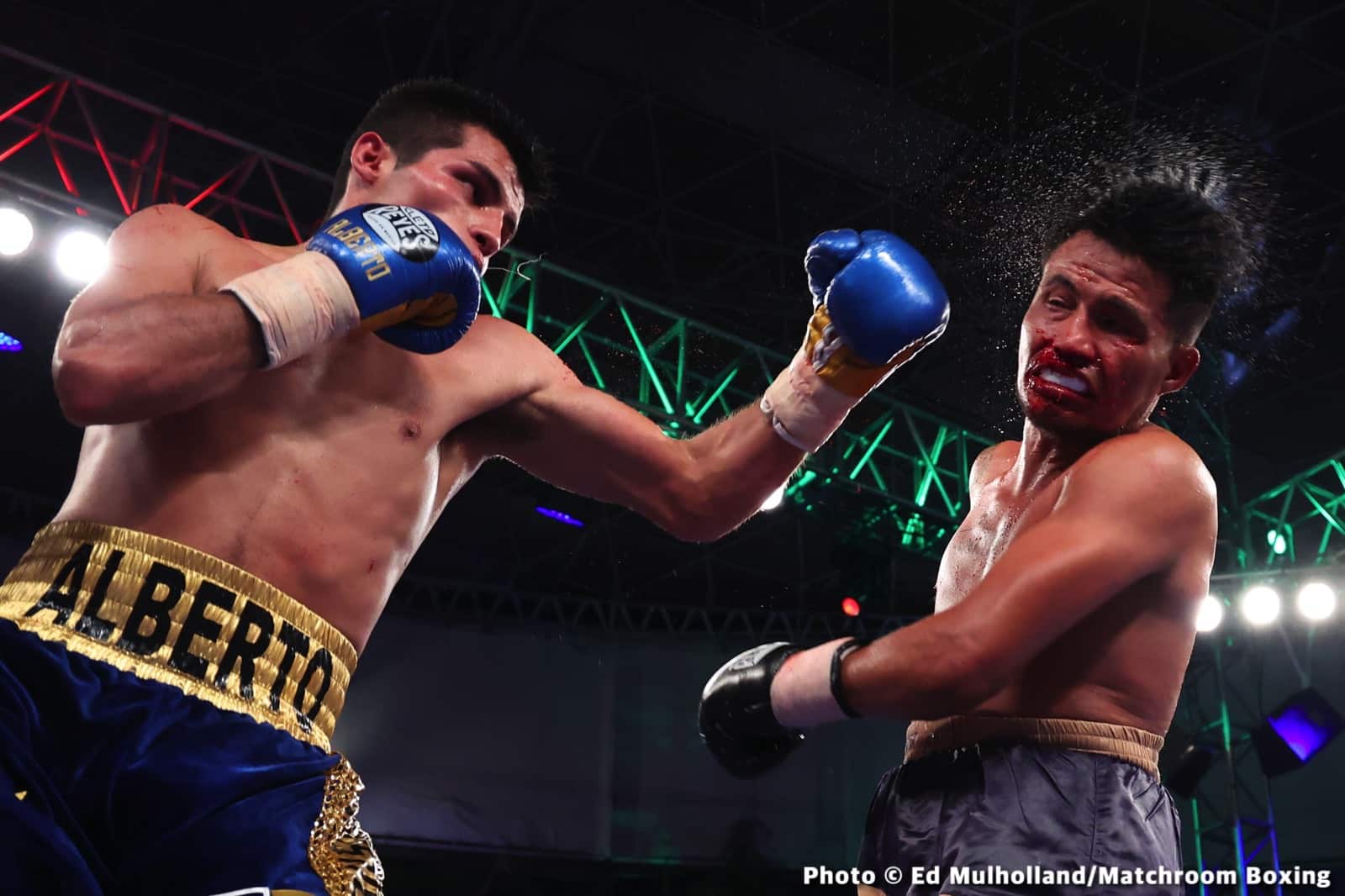 Mauricio Lara destroys Jose Sanmartin - Boxing Results