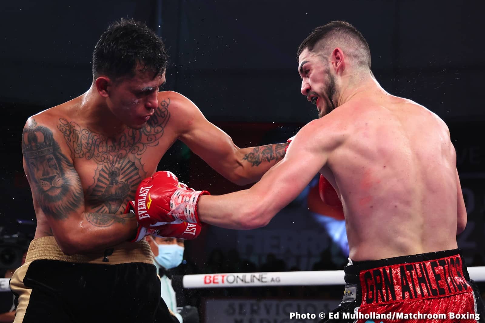 Mauricio Lara destroys Jose Sanmartin - Boxing Results