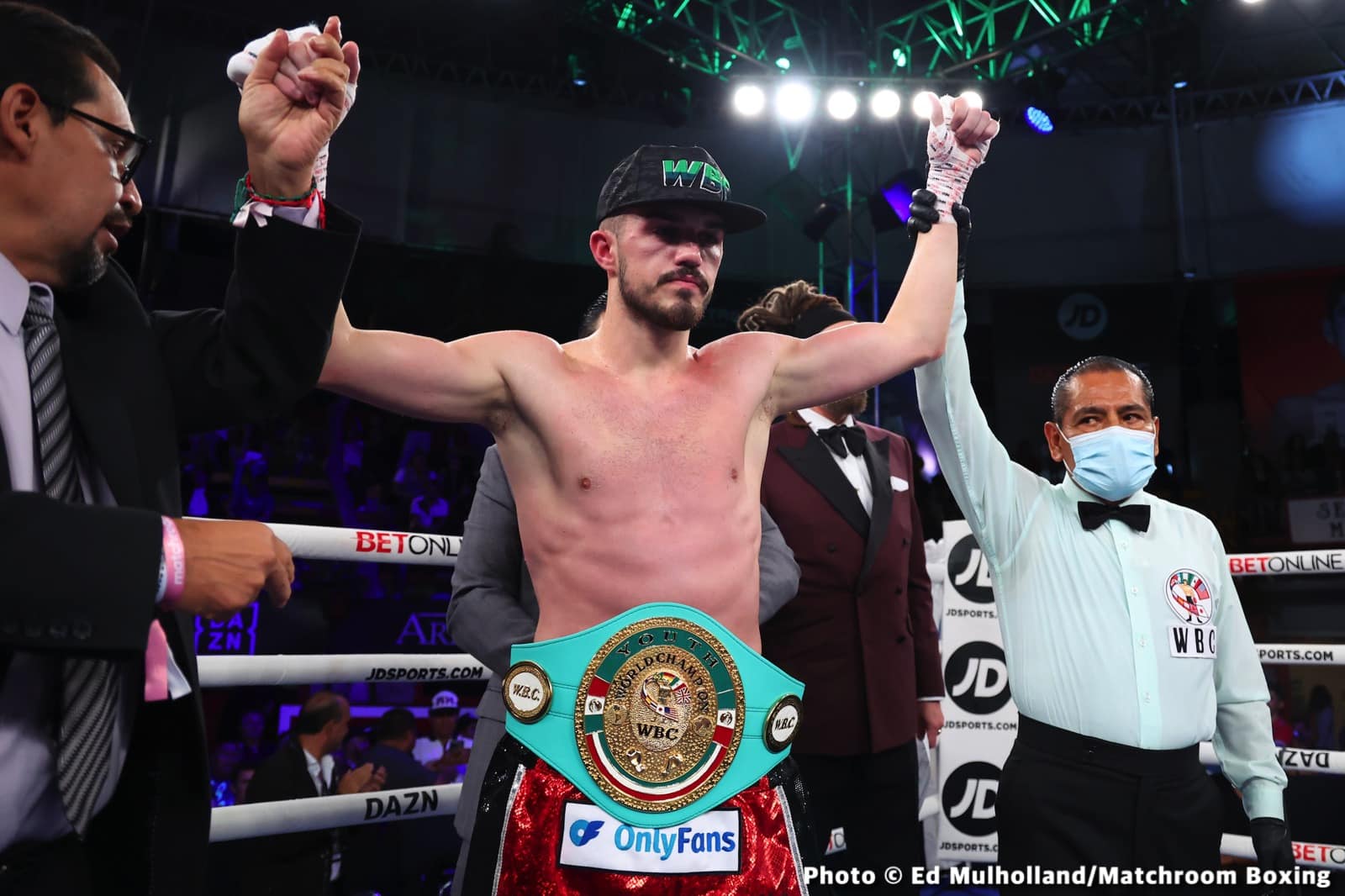 Mauricio Lara destroys Jose Sanmartin - Boxing Results