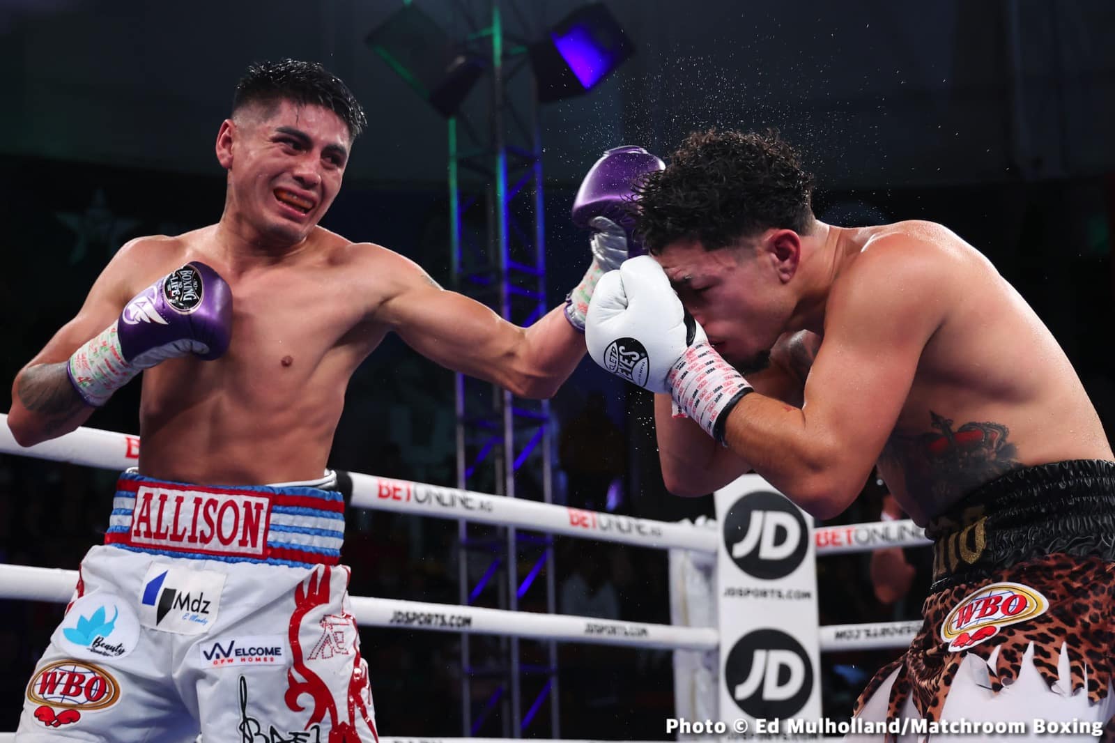 Mauricio Lara destroys Jose Sanmartin - Boxing Results