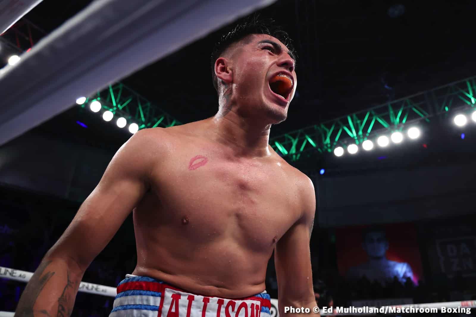 Mauricio Lara destroys Jose Sanmartin - Boxing Results