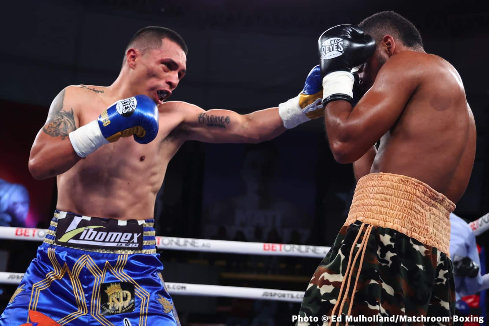 Mauricio Lara destroys Jose Sanmartin - Boxing Results