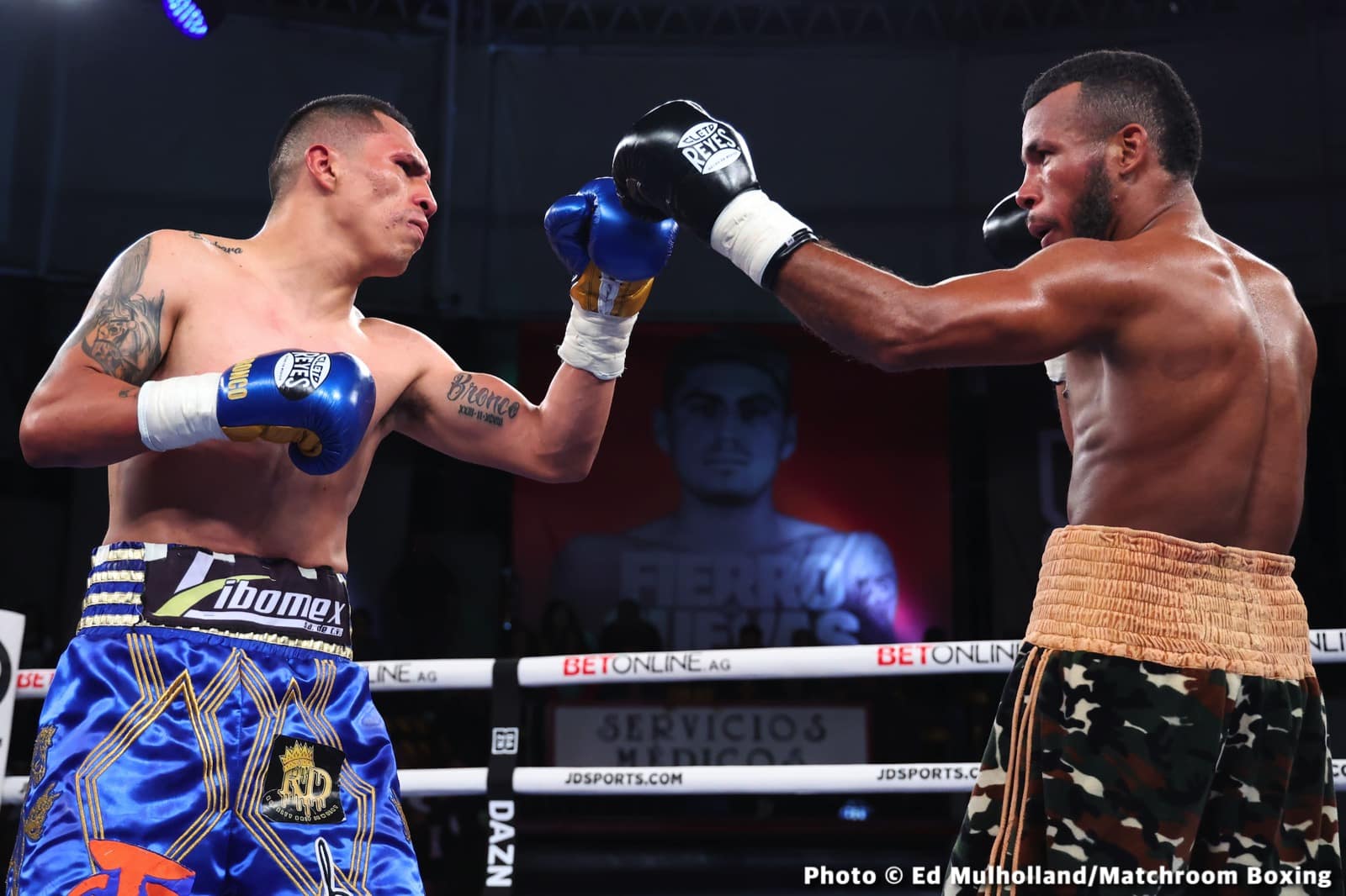 Mauricio Lara destroys Jose Sanmartin - Boxing Results