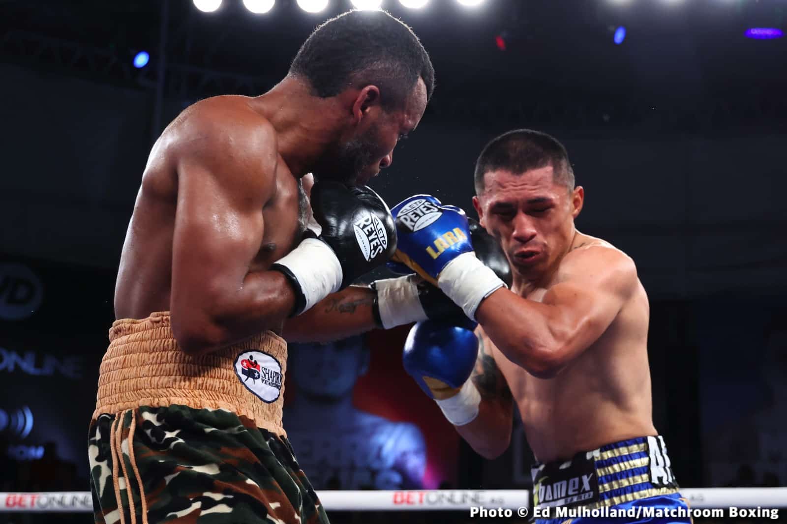 Mauricio Lara destroys Jose Sanmartin - Boxing Results