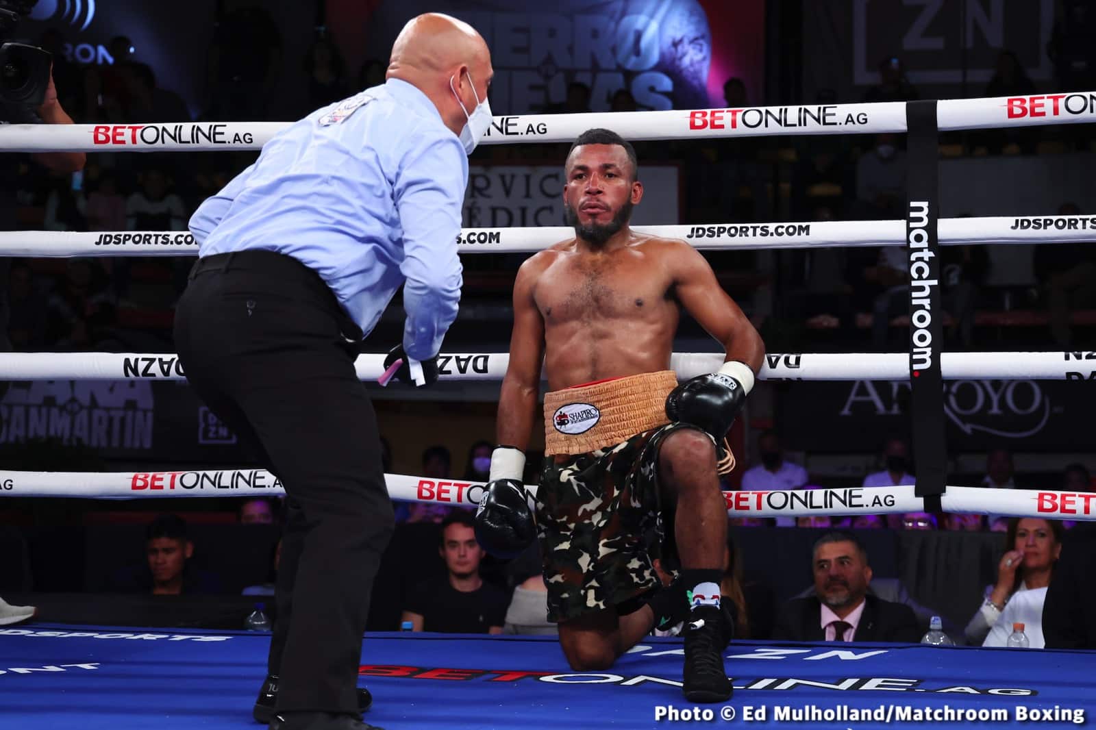Mauricio Lara destroys Jose Sanmartin - Boxing Results