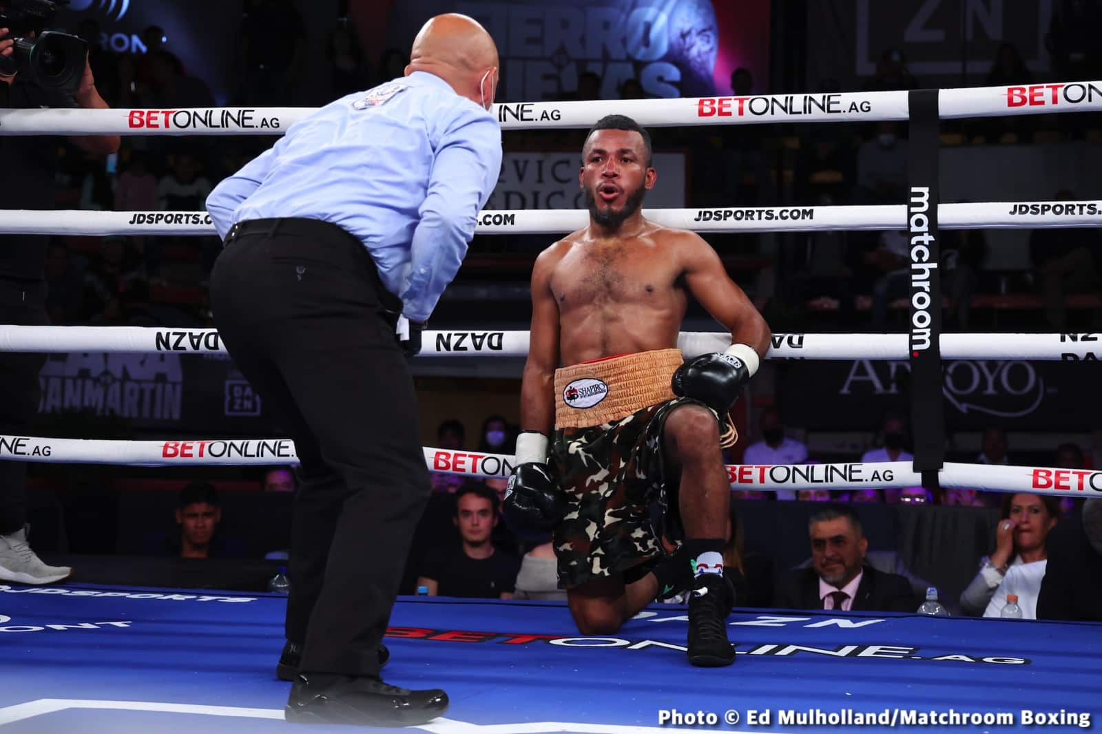 Mauricio Lara destroys Jose Sanmartin - Boxing Results