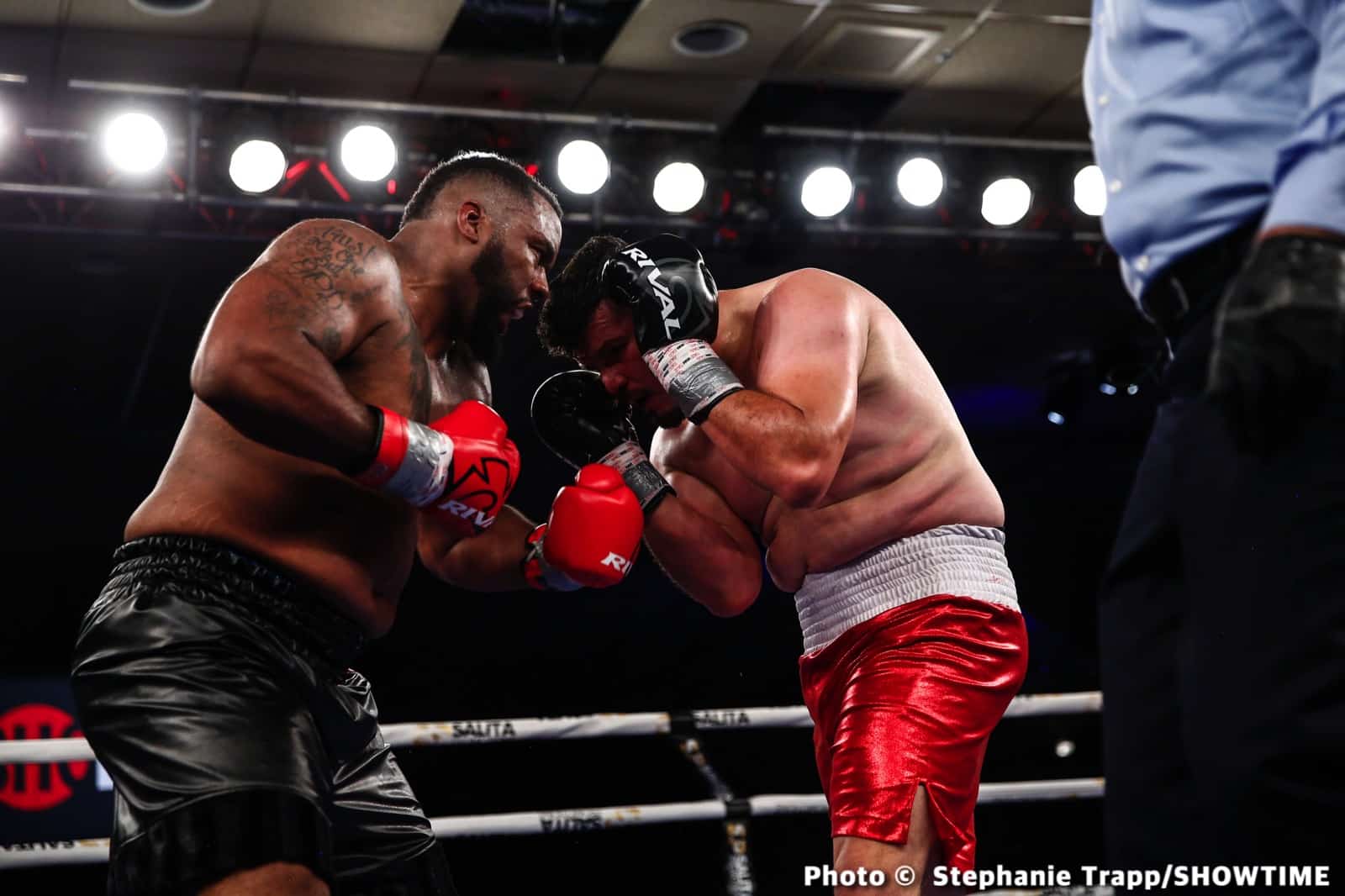 Sena Agbeko Upsets Top Prospect Isaiah Steen - Boxing Results