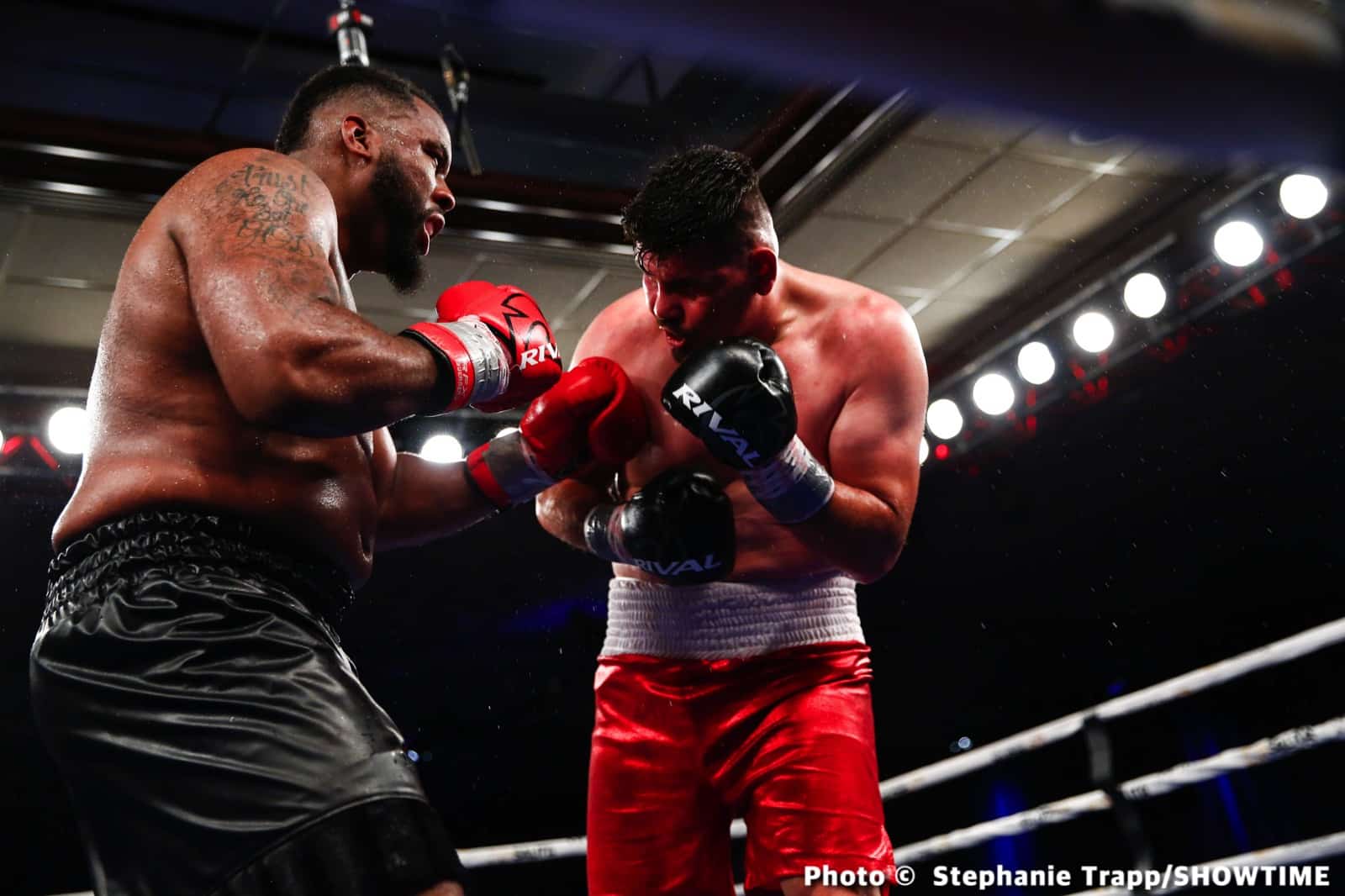 Sena Agbeko Upsets Top Prospect Isaiah Steen - Boxing Results