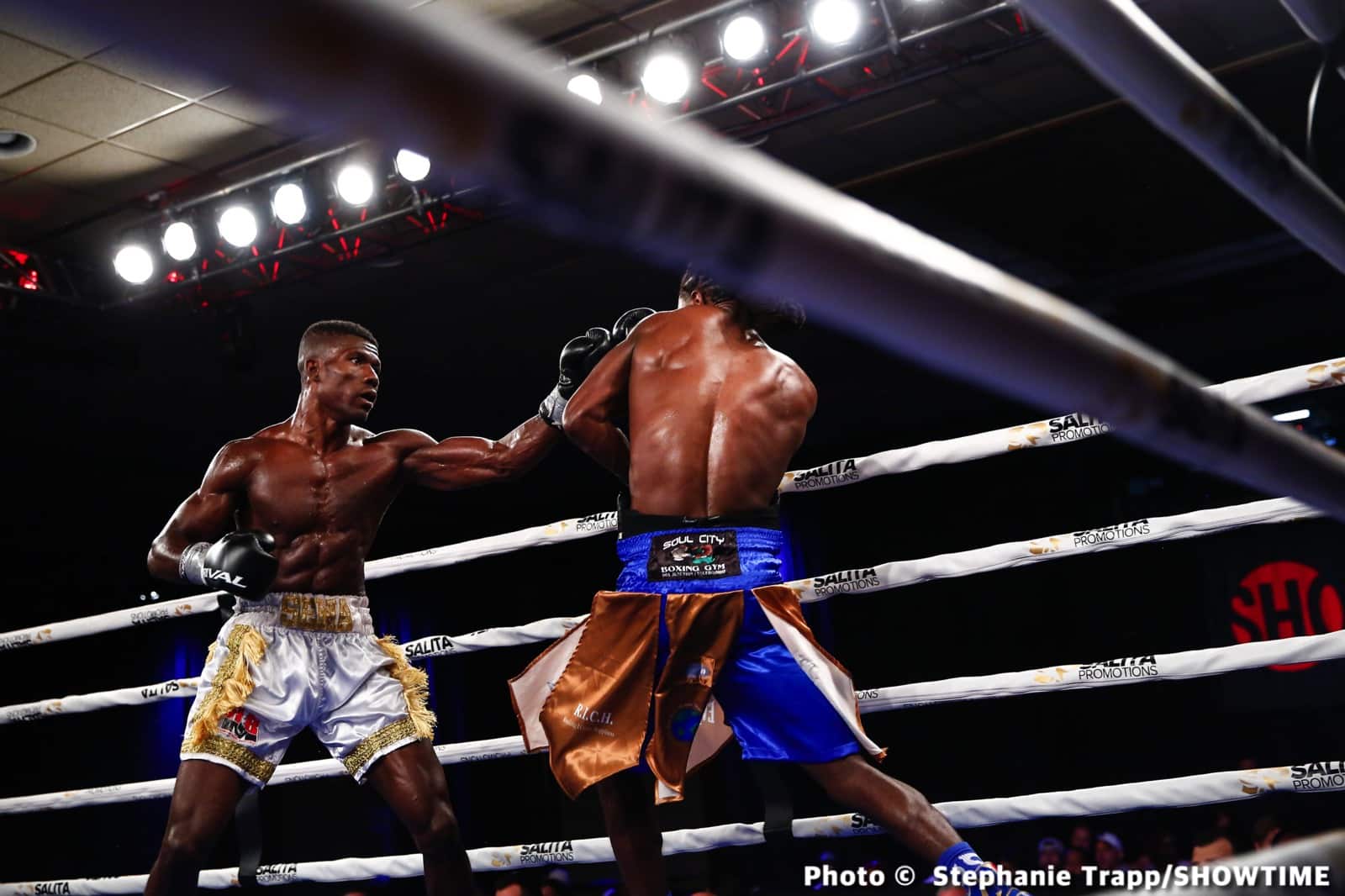 Sena Agbeko Upsets Top Prospect Isaiah Steen - Boxing Results