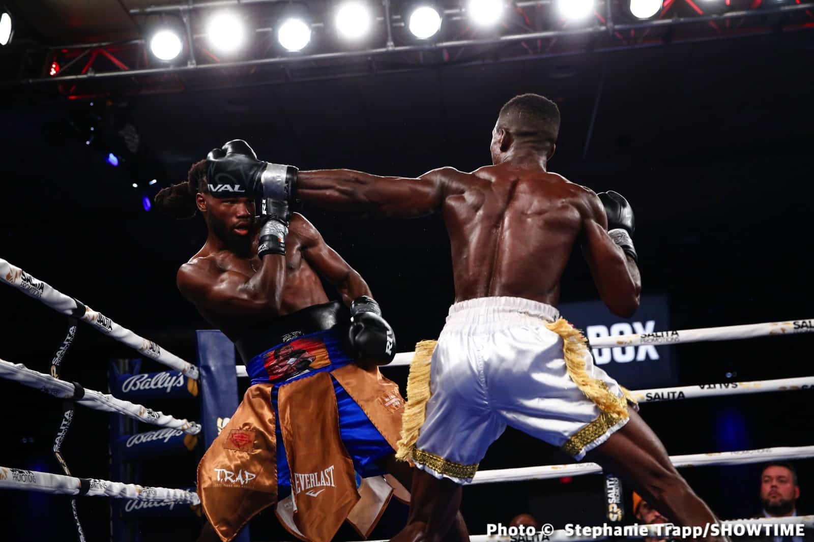 Sena Agbeko Upsets Top Prospect Isaiah Steen - Boxing Results