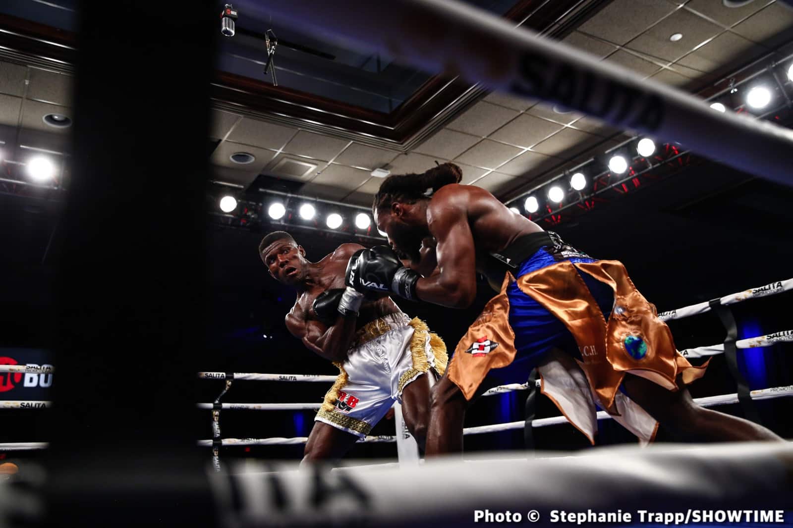 Sena Agbeko Upsets Top Prospect Isaiah Steen - Boxing Results