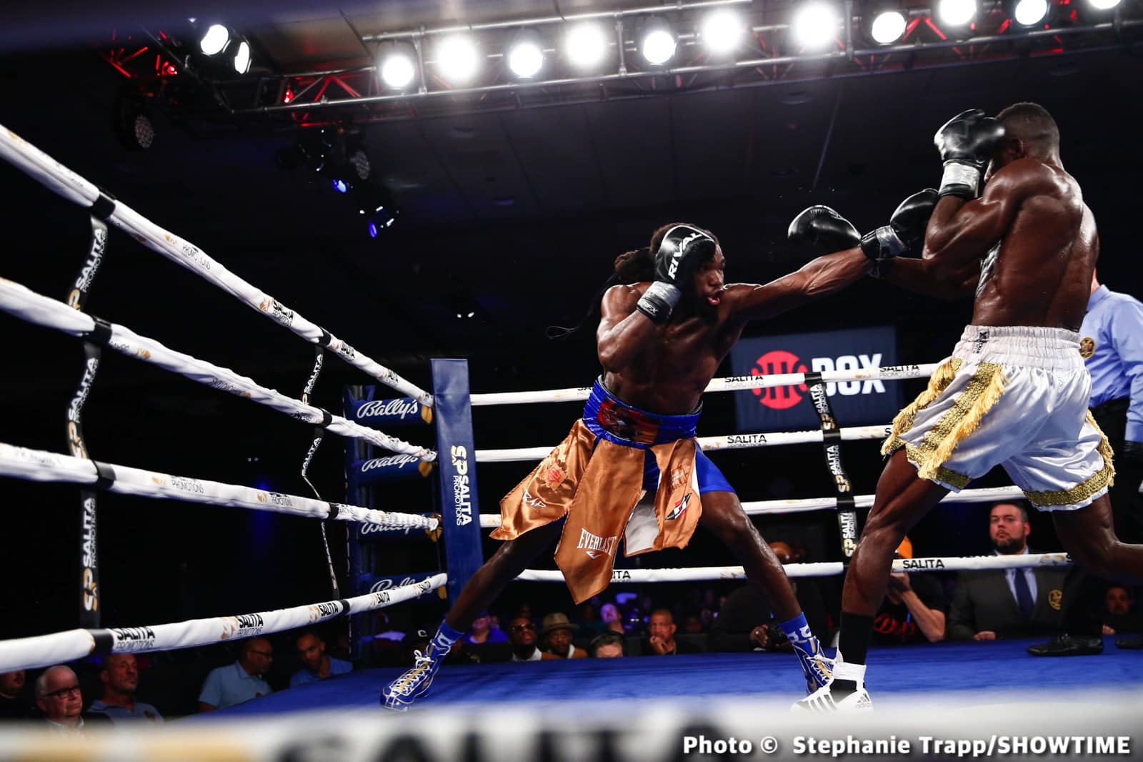 Sena Agbeko Upsets Top Prospect Isaiah Steen - Boxing Results