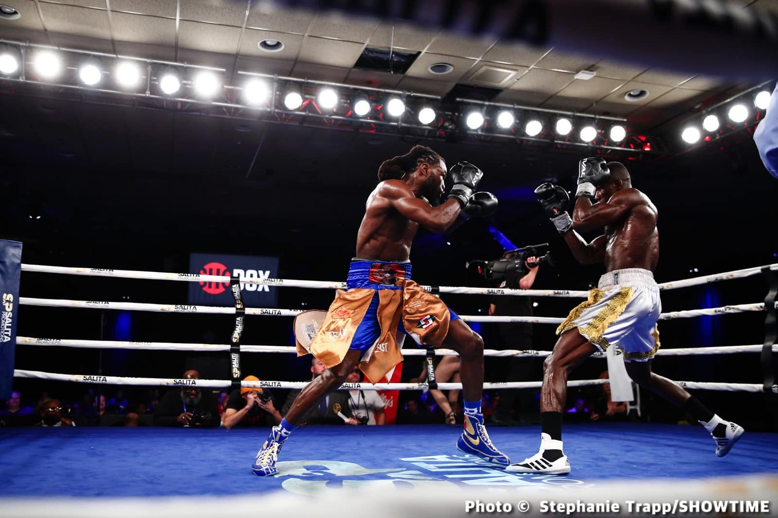 Sena Agbeko Upsets Top Prospect Isaiah Steen - Boxing Results