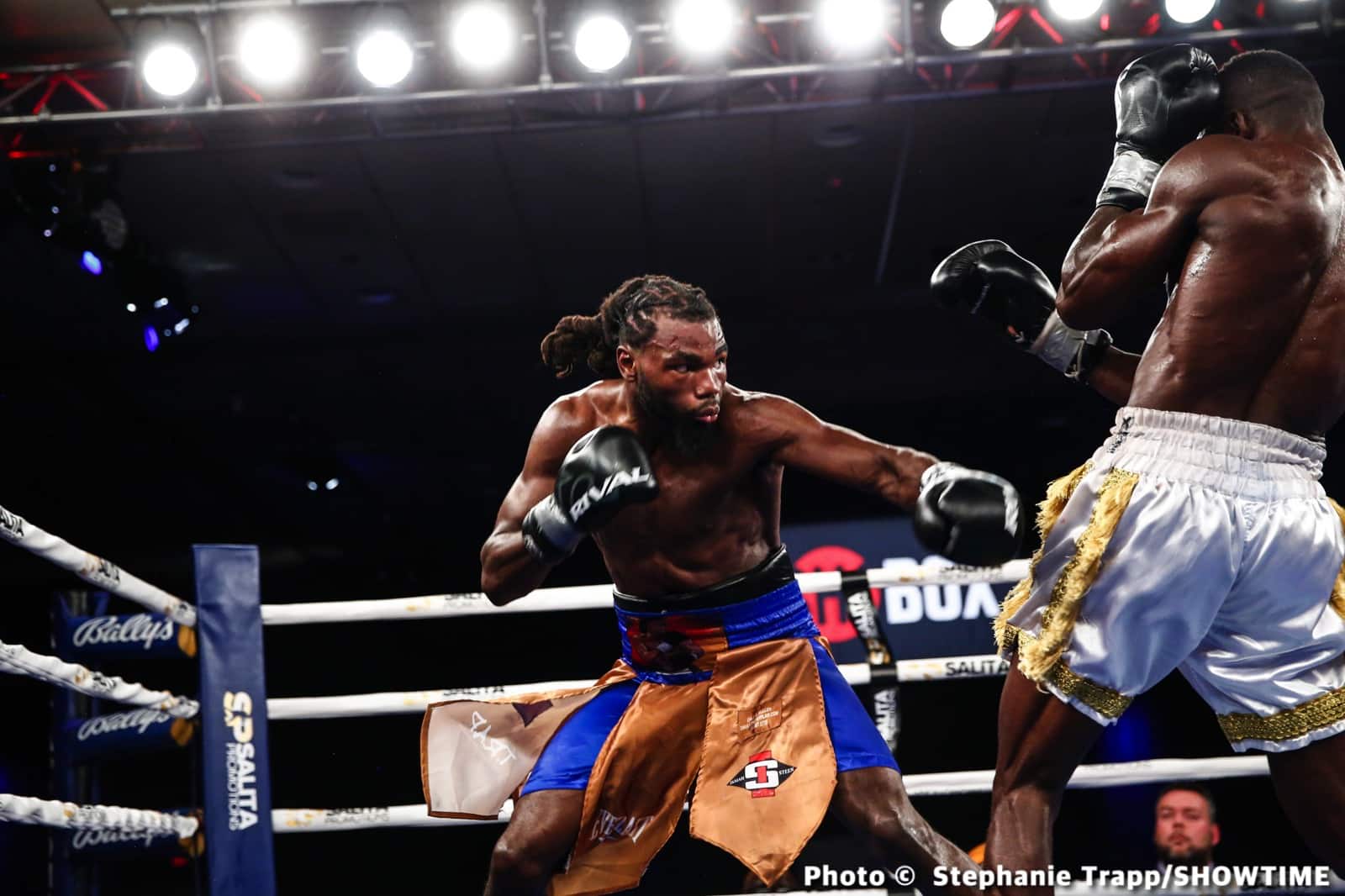 Sena Agbeko Upsets Top Prospect Isaiah Steen - Boxing Results