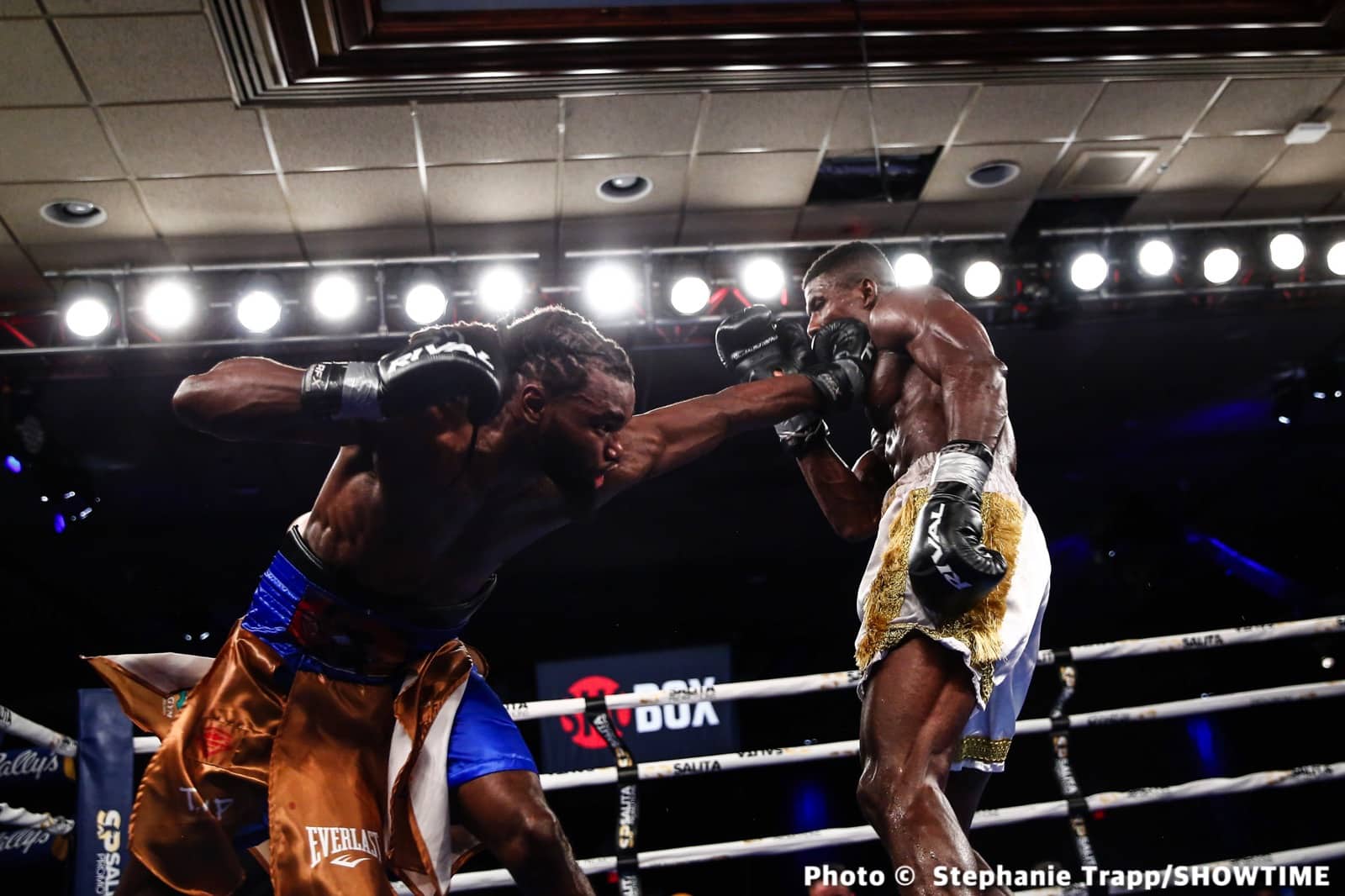 Sena Agbeko Upsets Top Prospect Isaiah Steen - Boxing Results