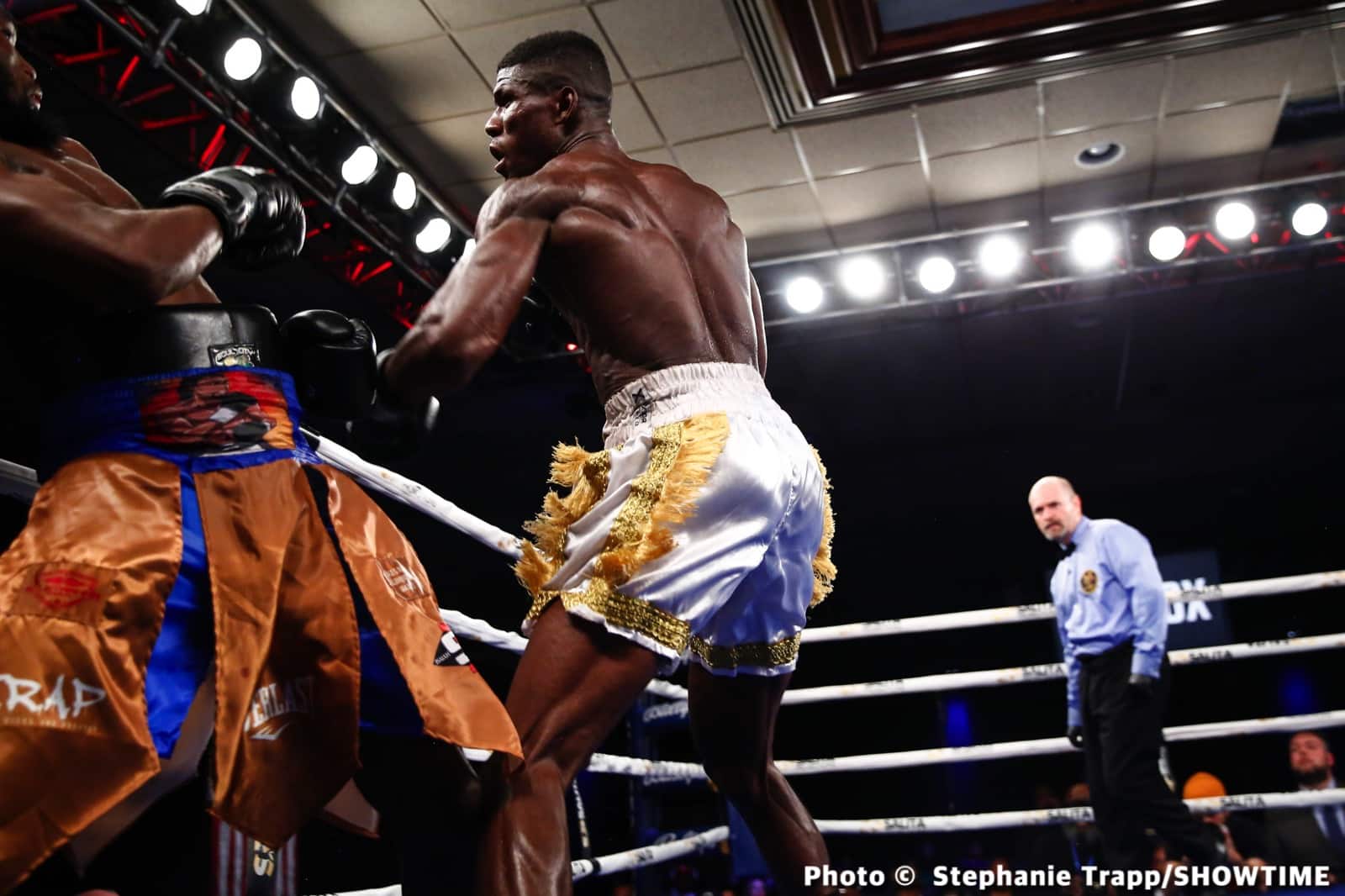 Sena Agbeko Upsets Top Prospect Isaiah Steen - Boxing Results