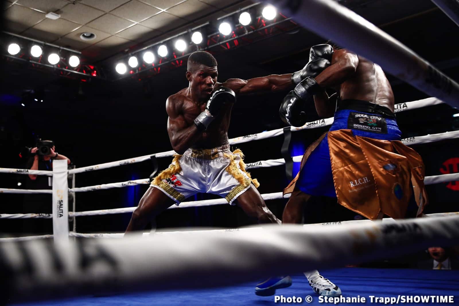 Sena Agbeko Upsets Top Prospect Isaiah Steen - Boxing Results