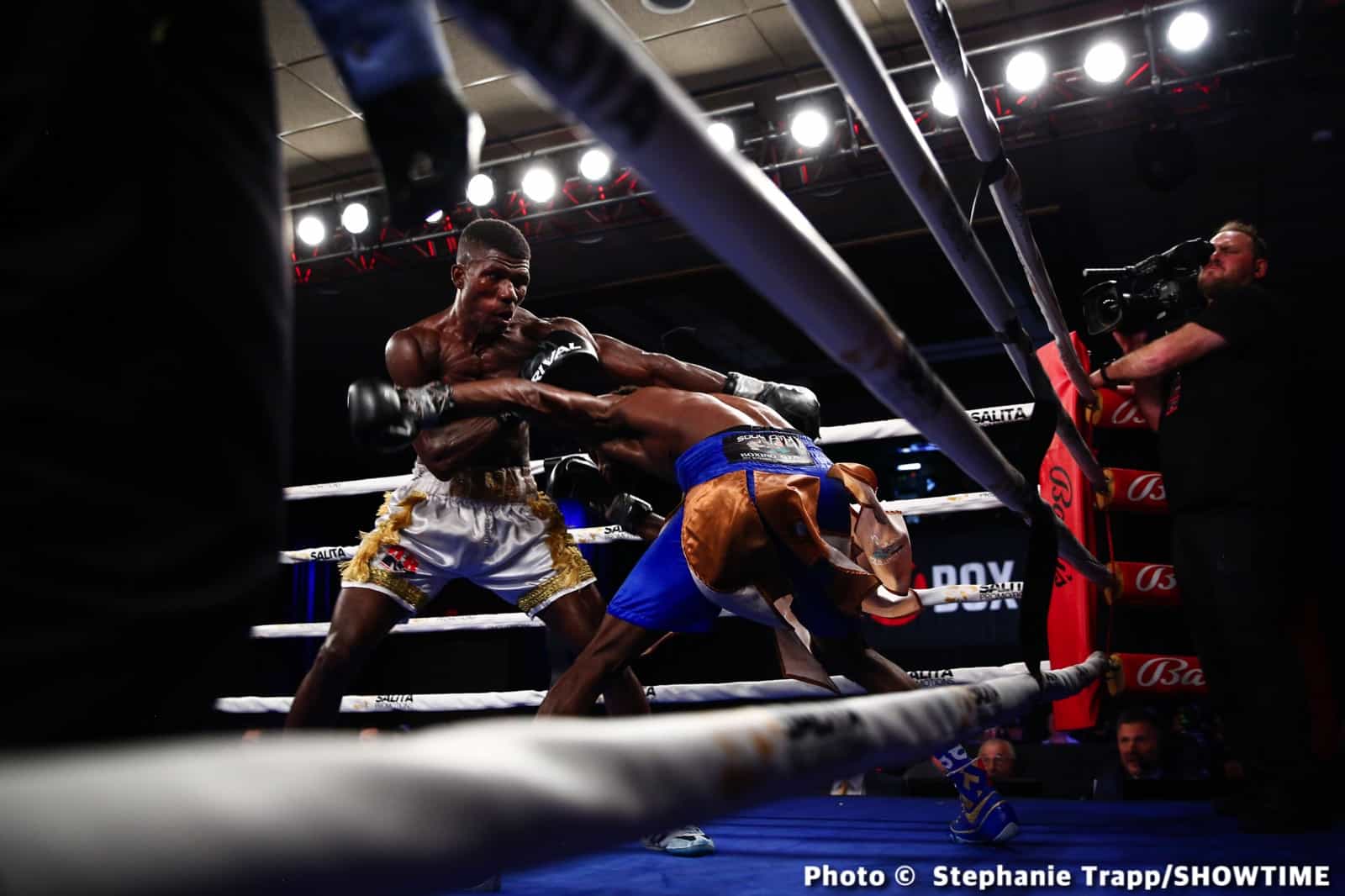 Sena Agbeko Upsets Top Prospect Isaiah Steen - Boxing Results