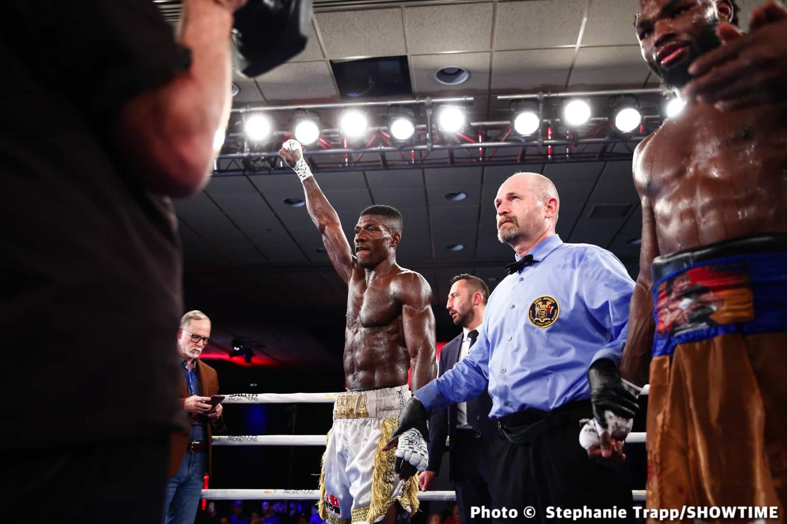 Sena Agbeko Upsets Top Prospect Isaiah Steen - Boxing Results