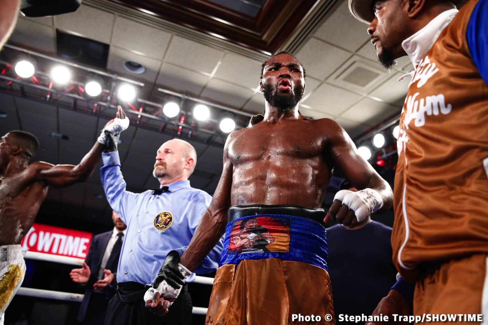 Sena Agbeko Upsets Top Prospect Isaiah Steen - Boxing Results