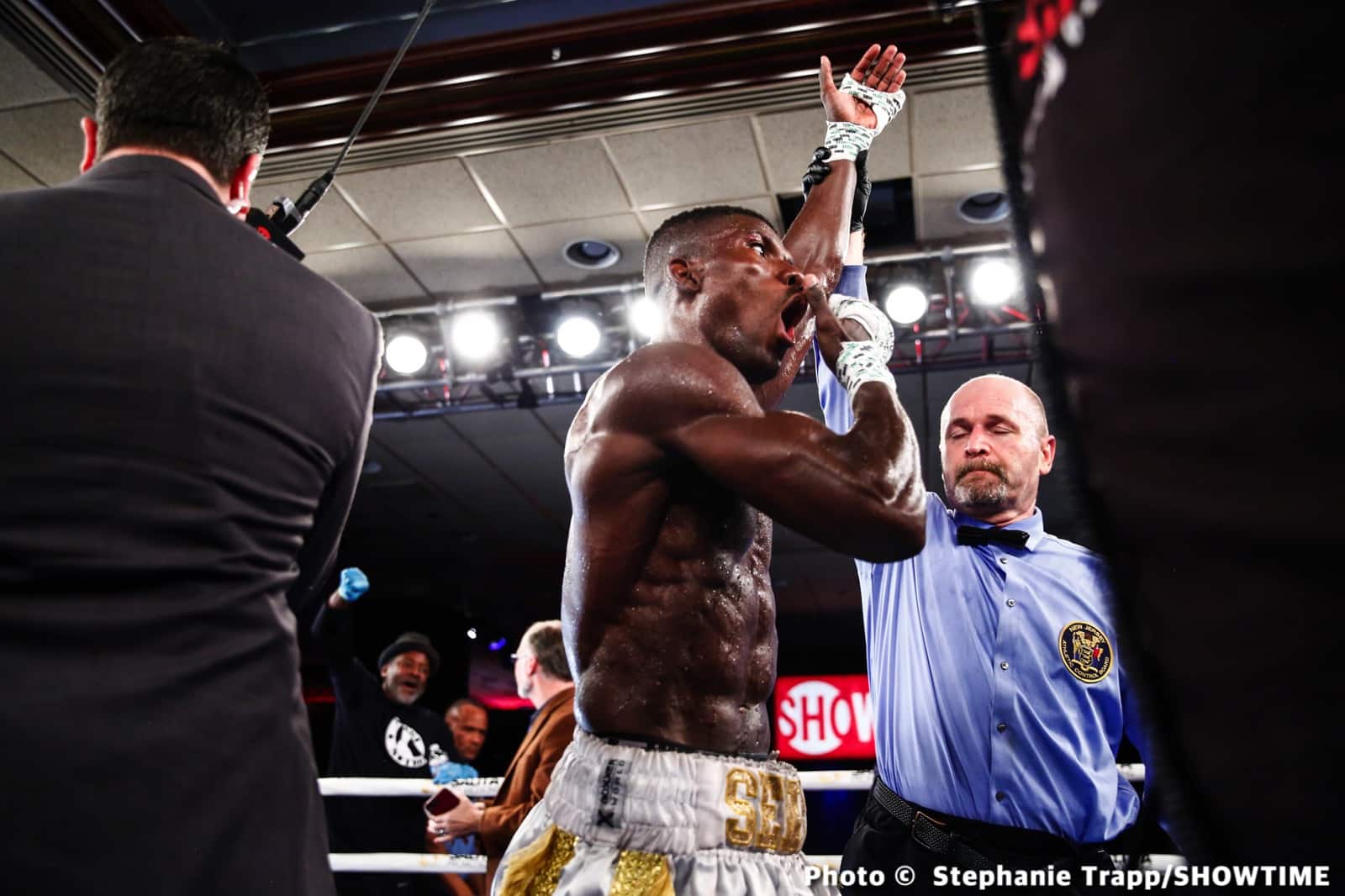 Sena Agbeko Upsets Top Prospect Isaiah Steen - Boxing Results