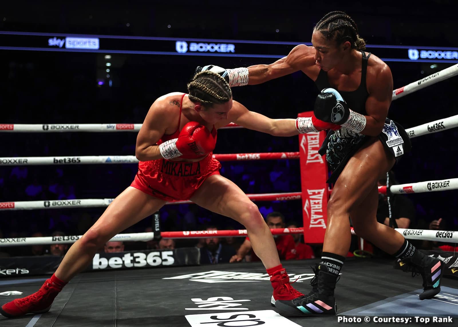 Photos: Alycia Baumgardner Edges Mikaela Mayer by Split Decision