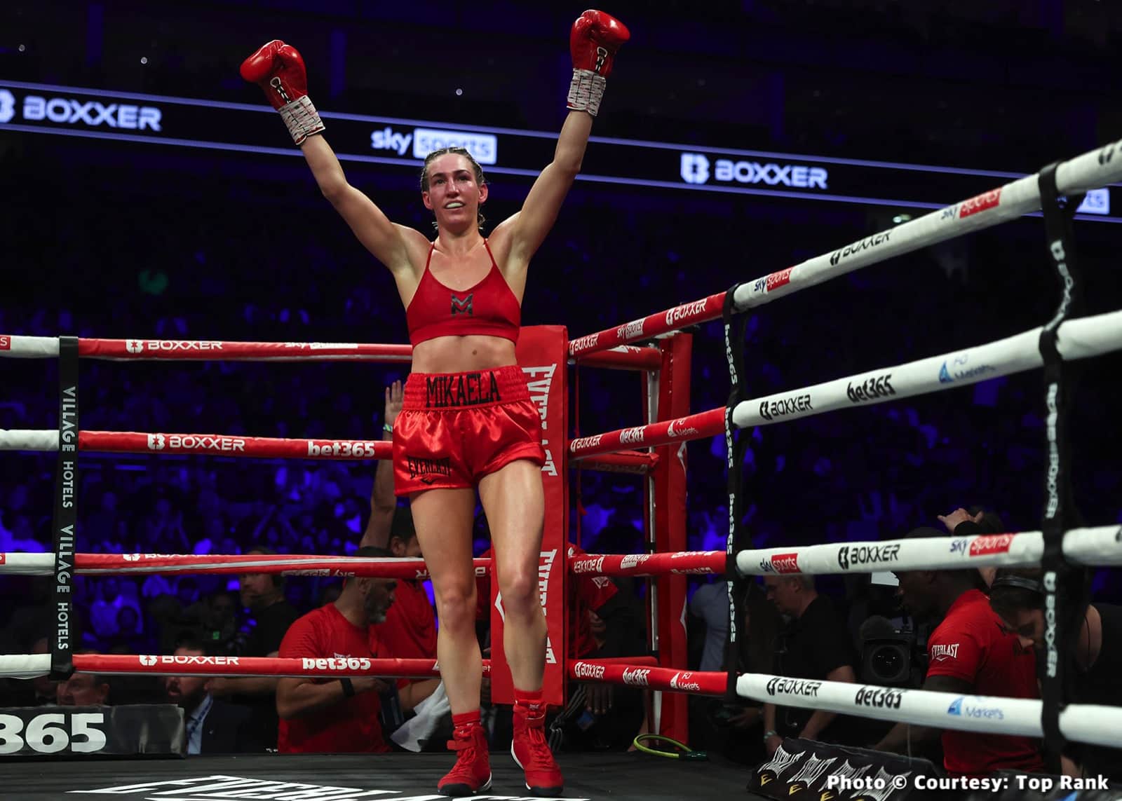Photos: Alycia Baumgardner Edges Mikaela Mayer by Split Decision