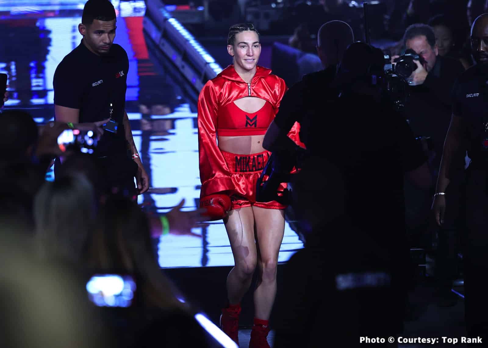 Photos: Alycia Baumgardner Edges Mikaela Mayer by Split Decision