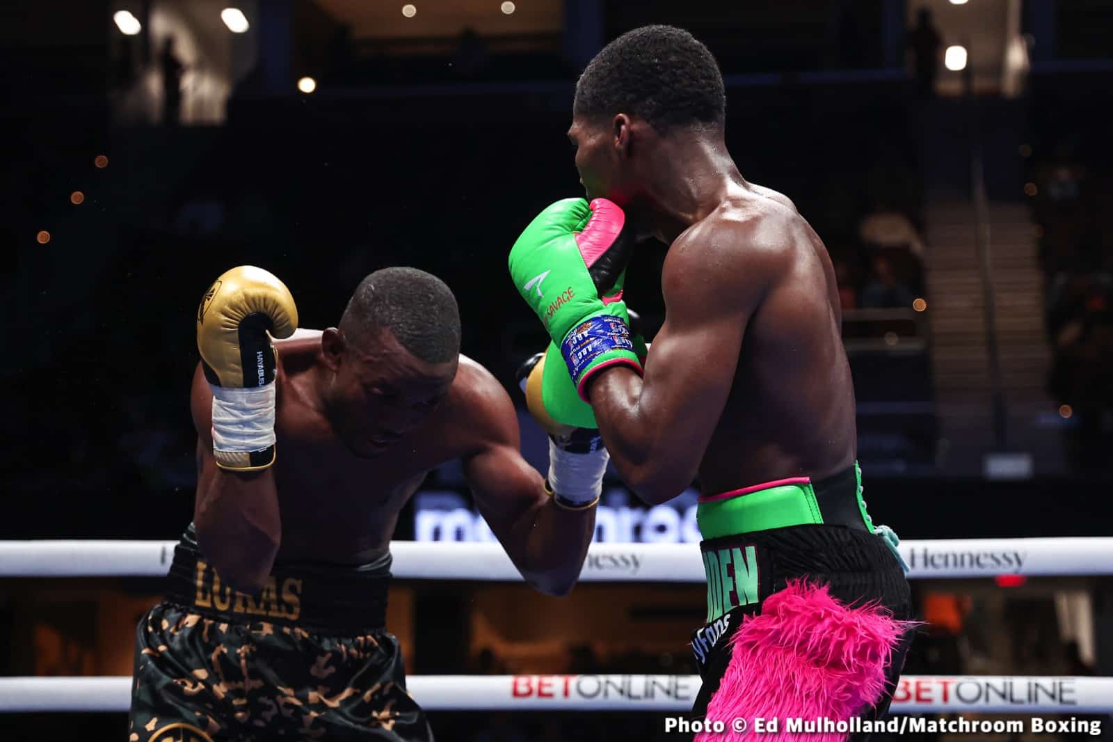 Photos: Spark leaves the ring during clinch and Montana Love pays heavy price