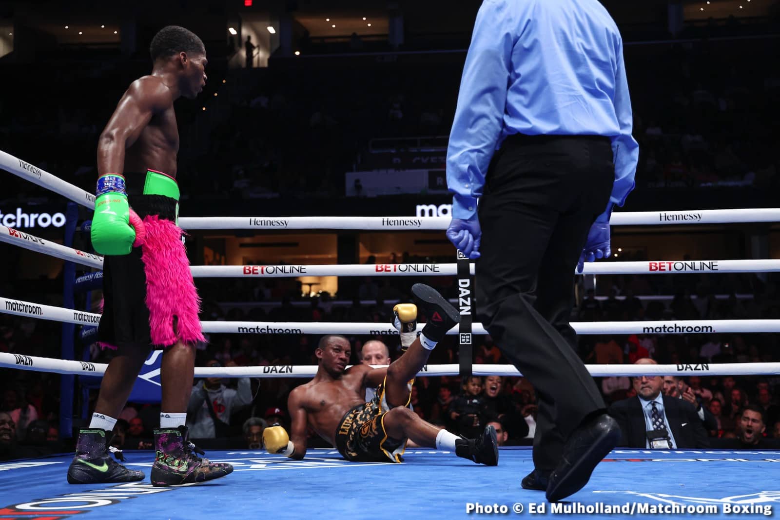 Photos: Spark leaves the ring during clinch and Montana Love pays heavy price