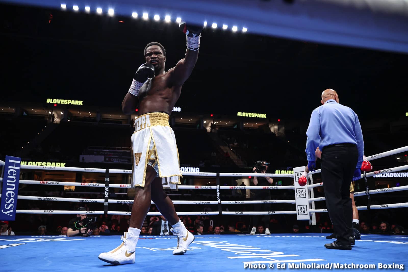 Photos: Spark leaves the ring during clinch and Montana Love pays heavy price