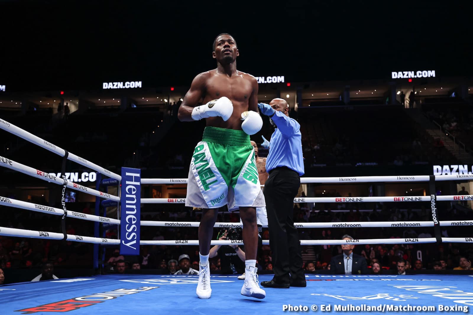 Photos: Spark leaves the ring during clinch and Montana Love pays heavy price