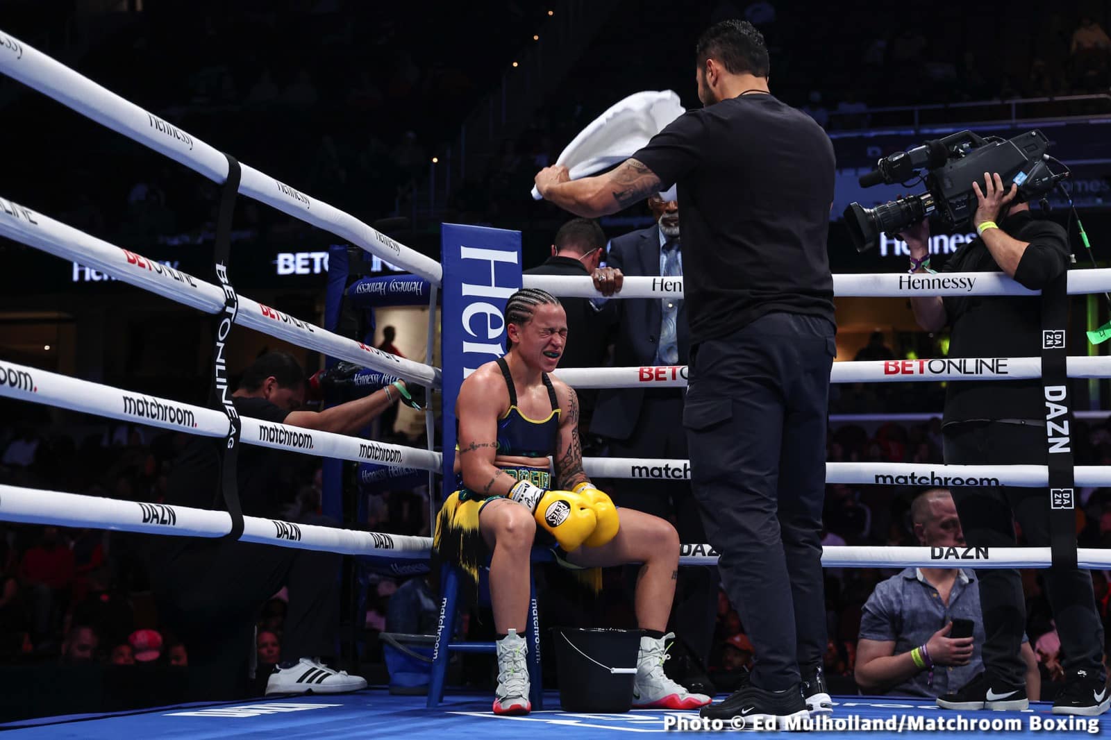 Photos: Spark leaves the ring during clinch and Montana Love pays heavy price
