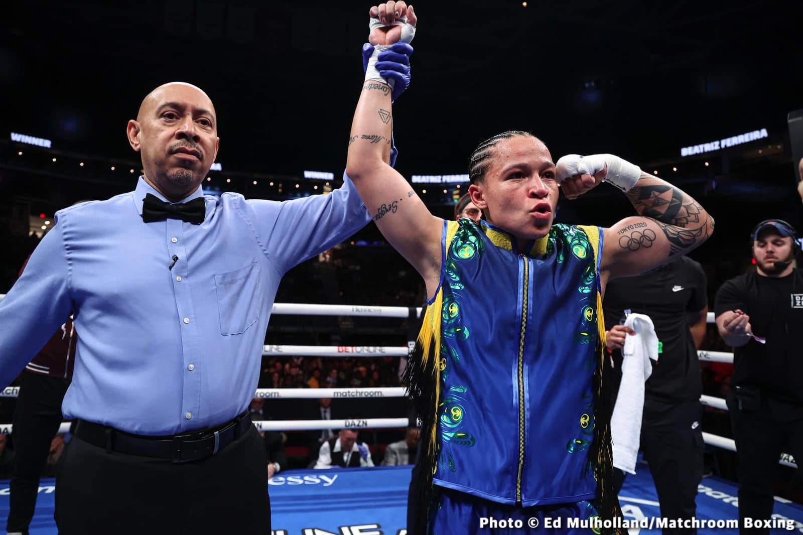 Photos: Spark leaves the ring during clinch and Montana Love pays heavy price