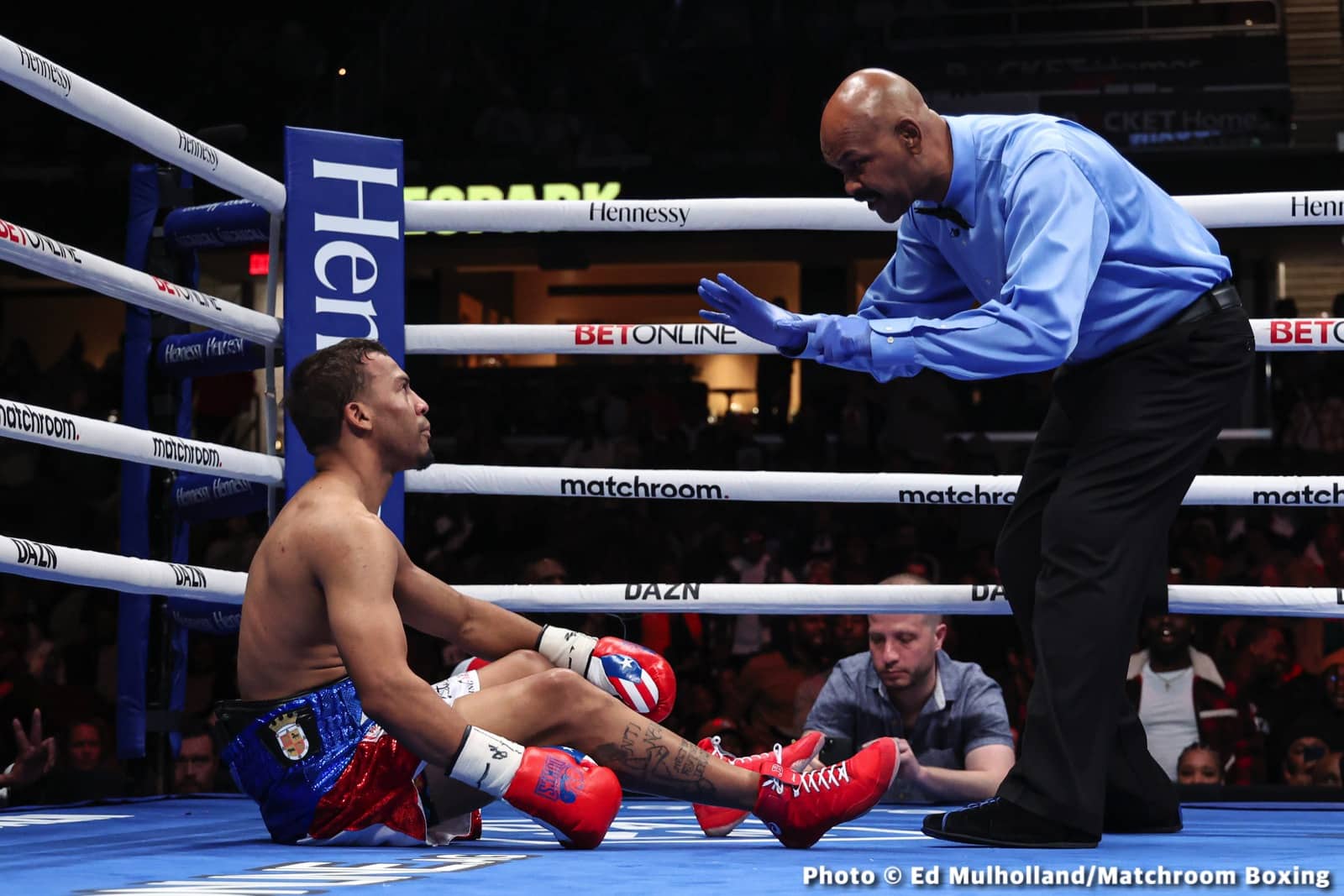 Photos: Spark leaves the ring during clinch and Montana Love pays heavy price