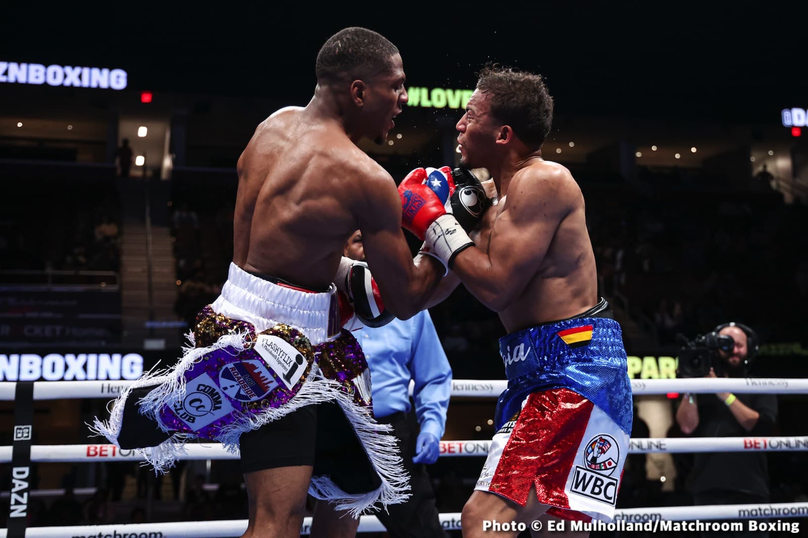 Photos: Spark leaves the ring during clinch and Montana Love pays heavy price