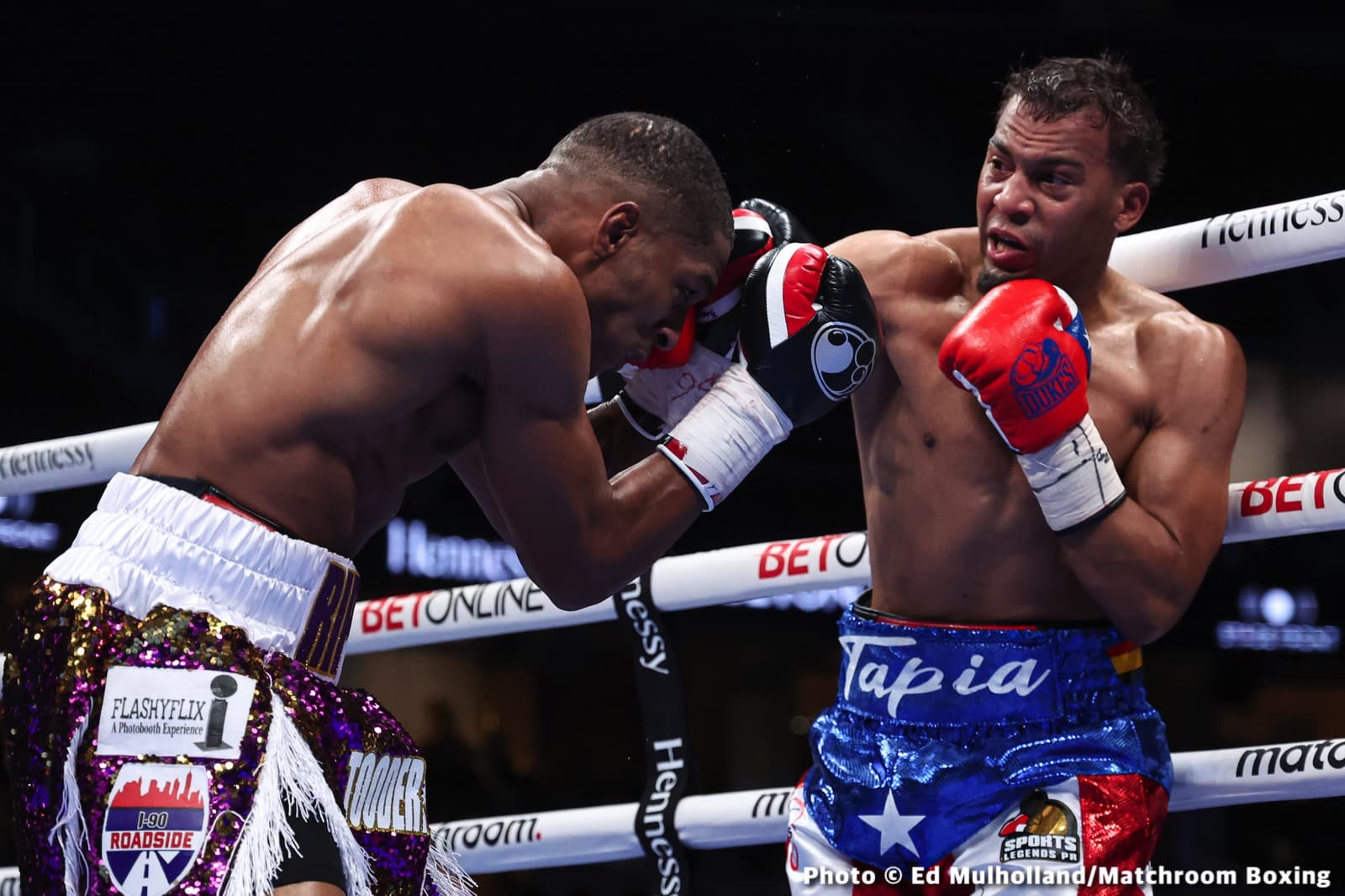 Photos: Spark leaves the ring during clinch and Montana Love pays heavy price