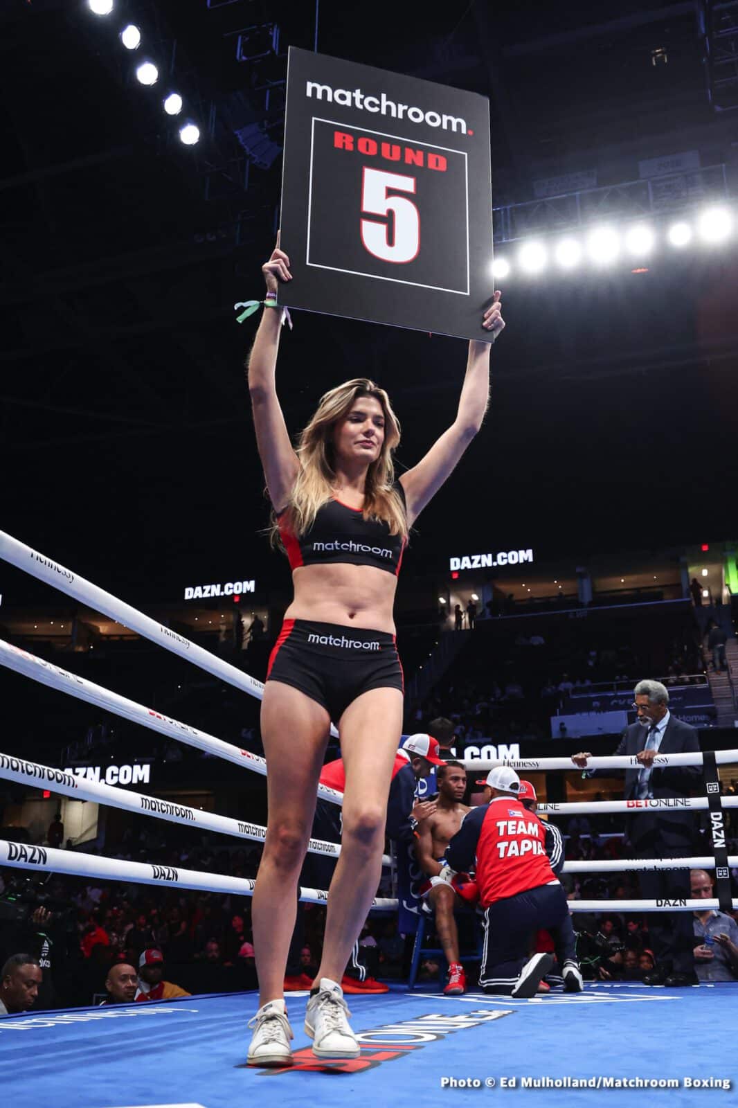 Photos: Spark leaves the ring during clinch and Montana Love pays heavy price