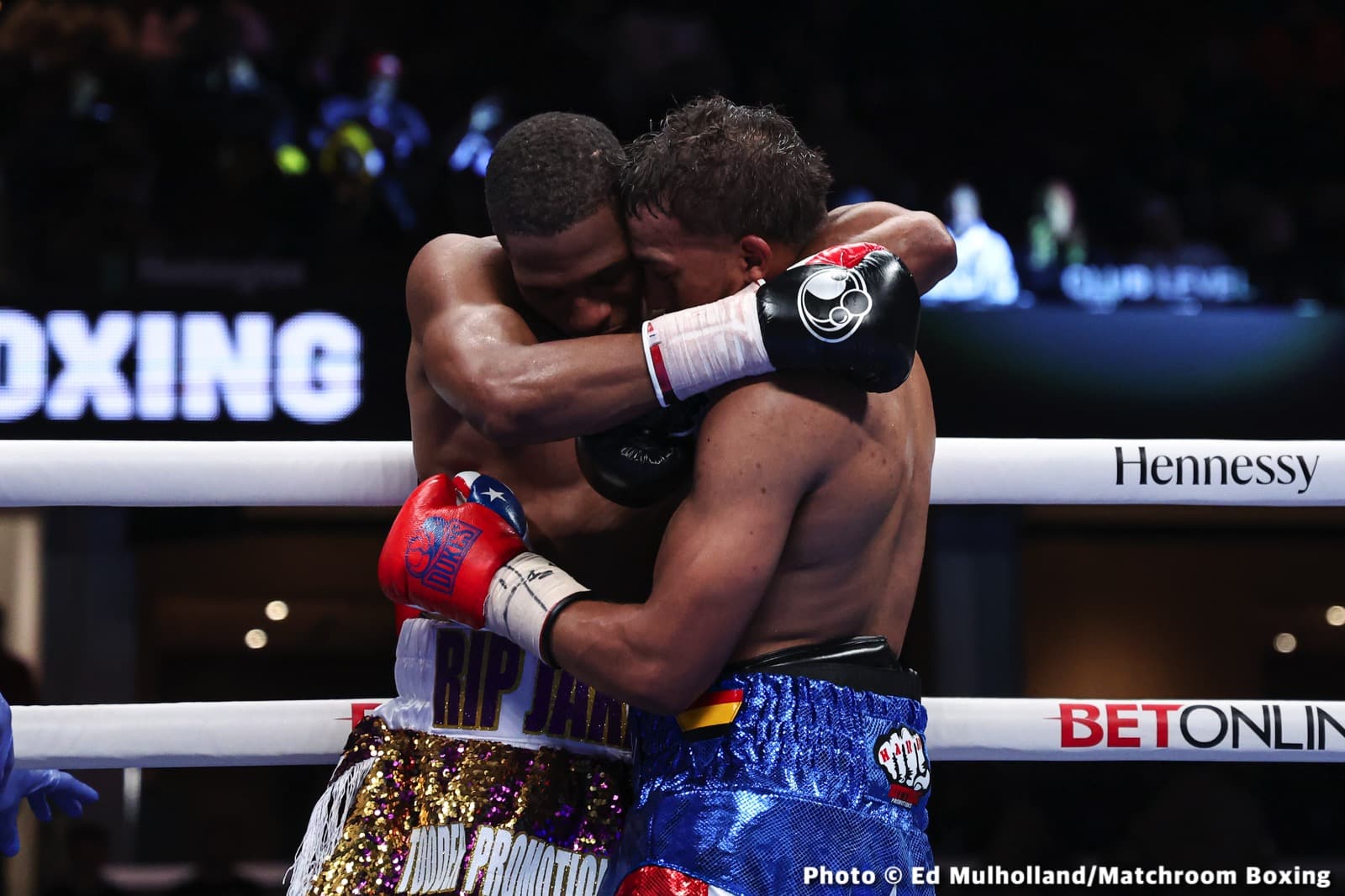 Photos: Spark leaves the ring during clinch and Montana Love pays heavy price
