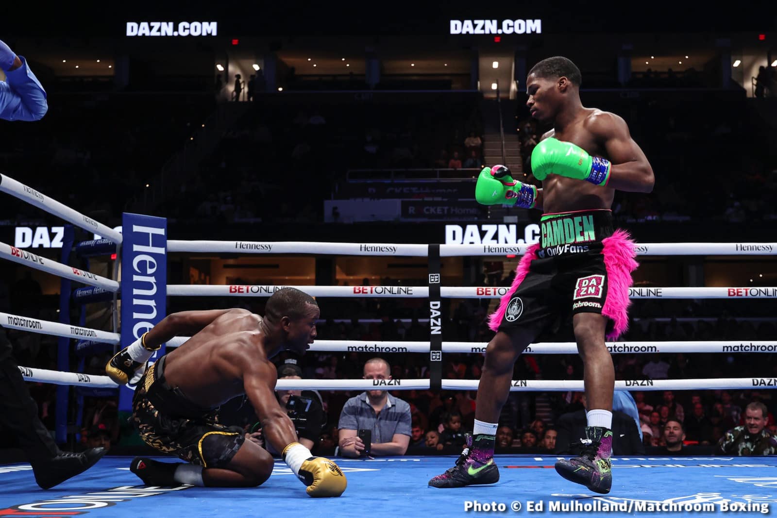 Photos: Spark leaves the ring during clinch and Montana Love pays heavy price