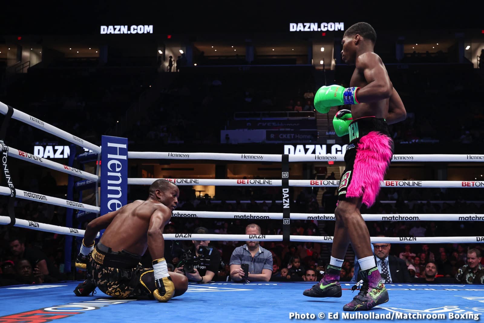 Photos: Spark leaves the ring during clinch and Montana Love pays heavy price