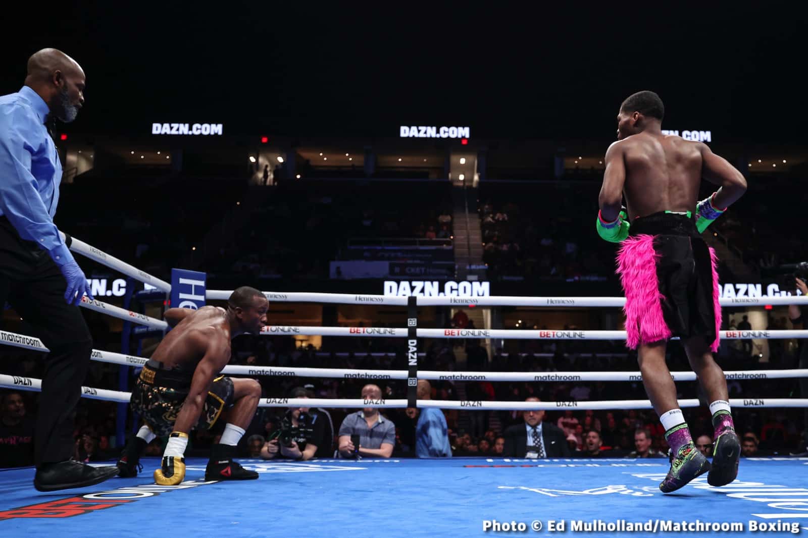 Photos: Spark leaves the ring during clinch and Montana Love pays heavy price