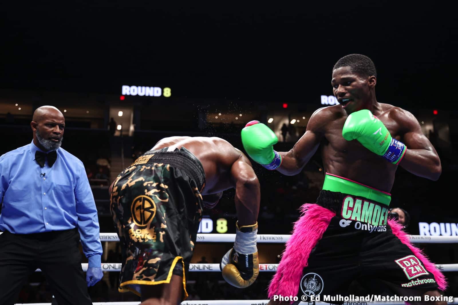 Photos: Spark leaves the ring during clinch and Montana Love pays heavy price