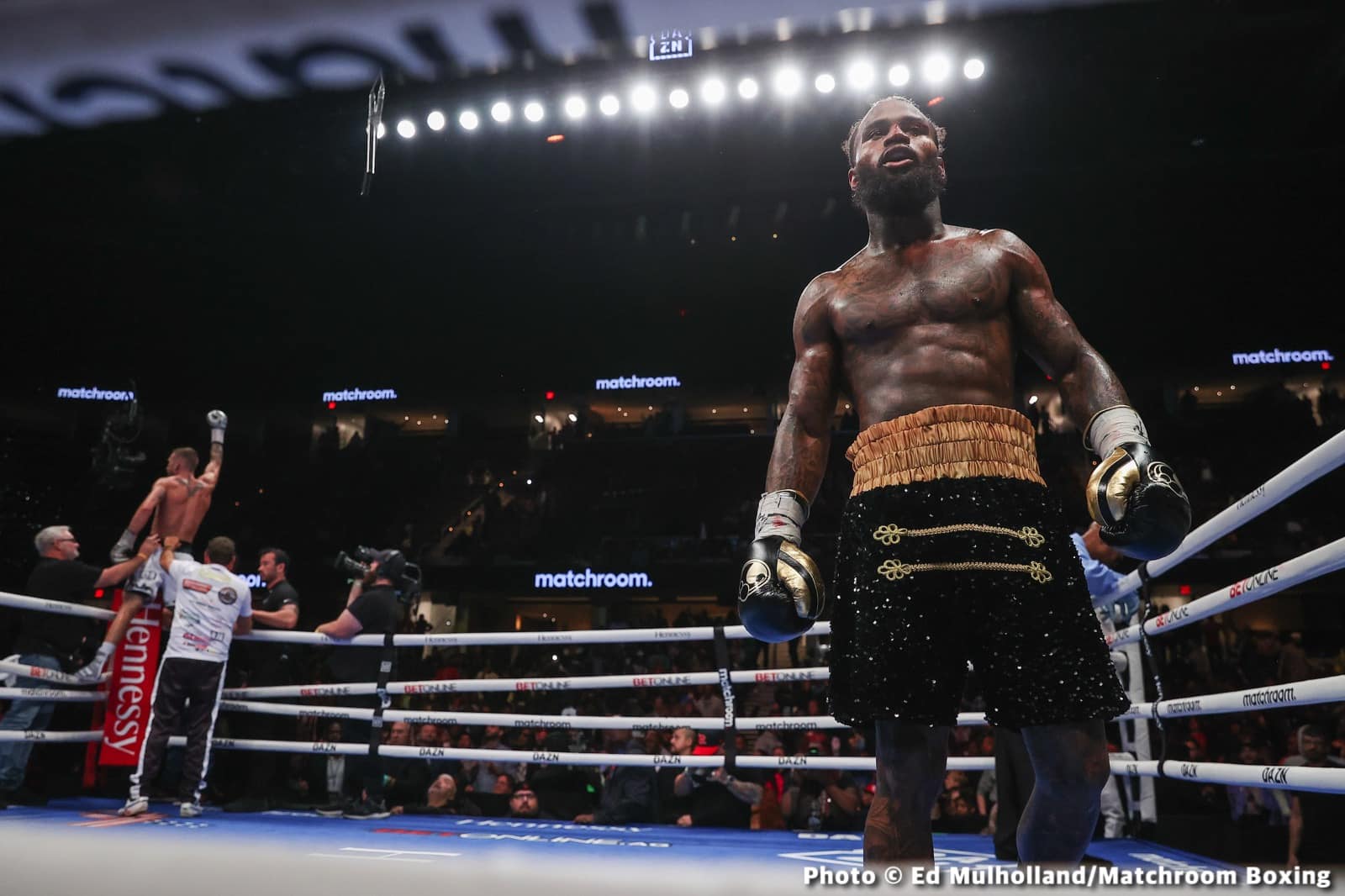Photos: Spark leaves the ring during clinch and Montana Love pays heavy price