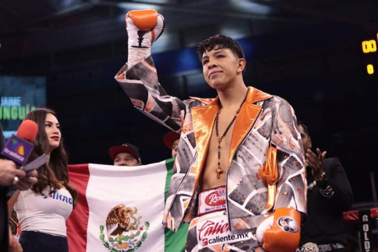 Munguia's Keys to Upsetting Canelo: Roach, Activity, and the Jab