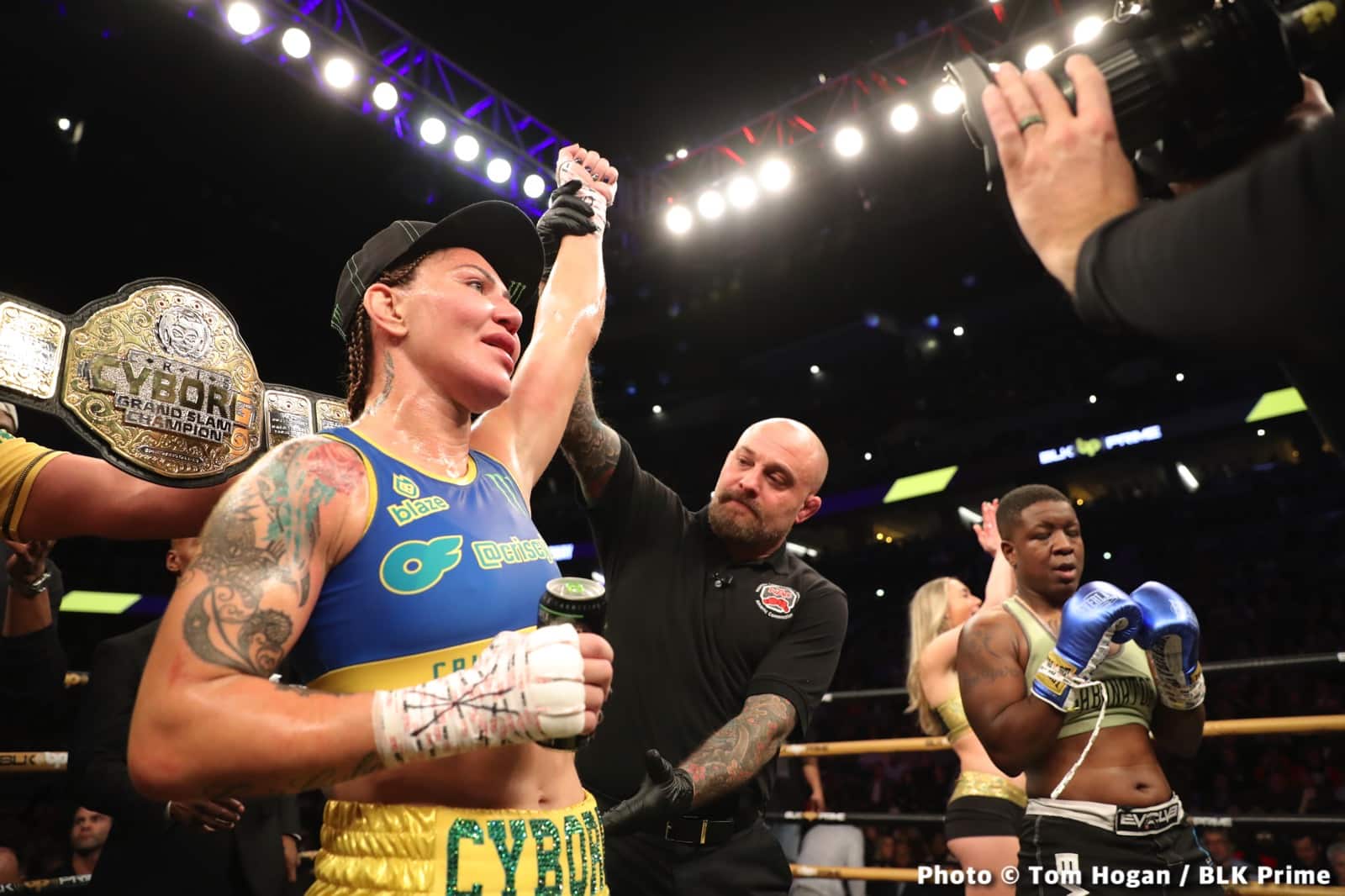 Photos: Crawford Punishes Avenesyan In Omaha