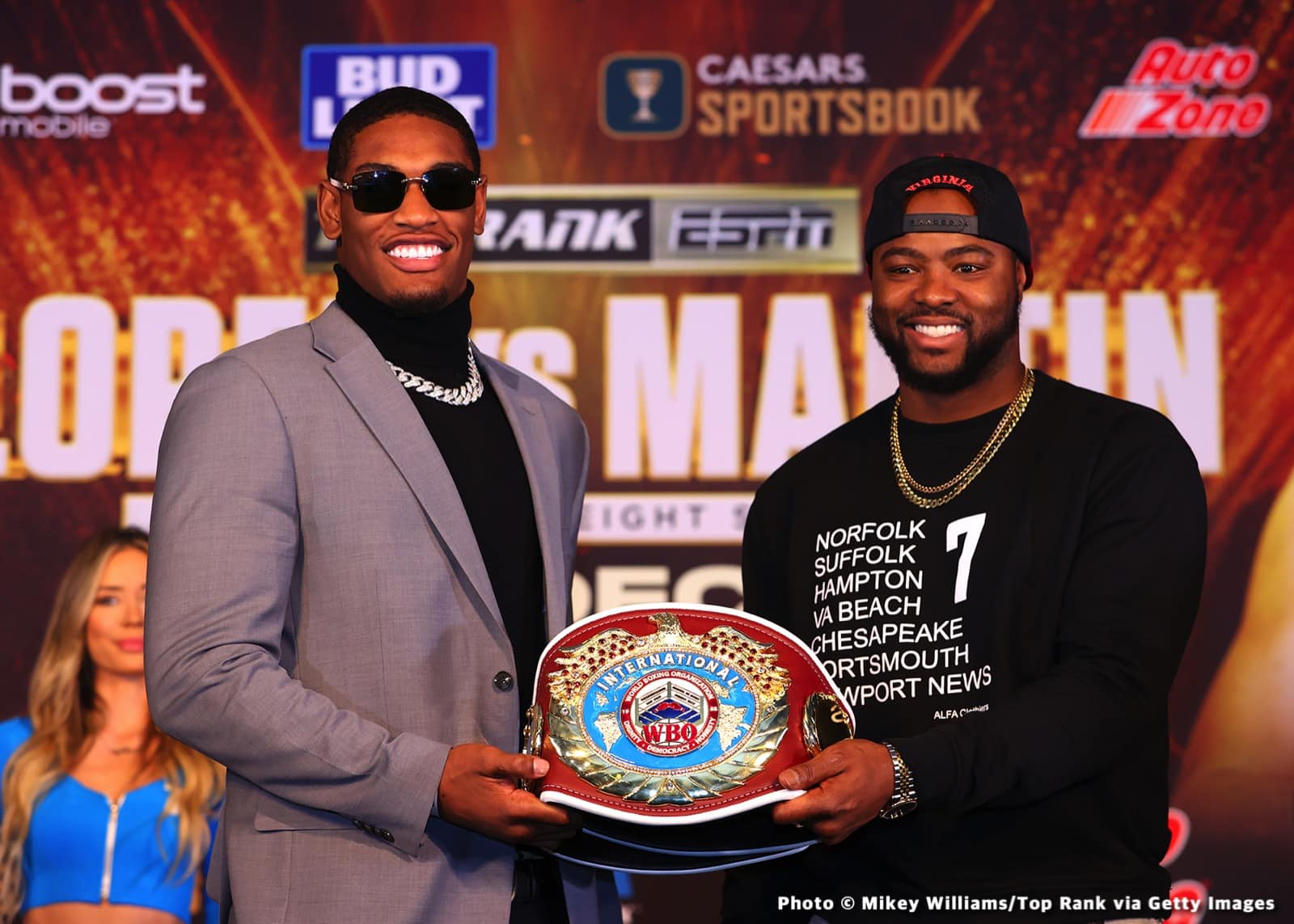 Photos: Anderson Destroys Forrest, Zayas Ends the Year in Style