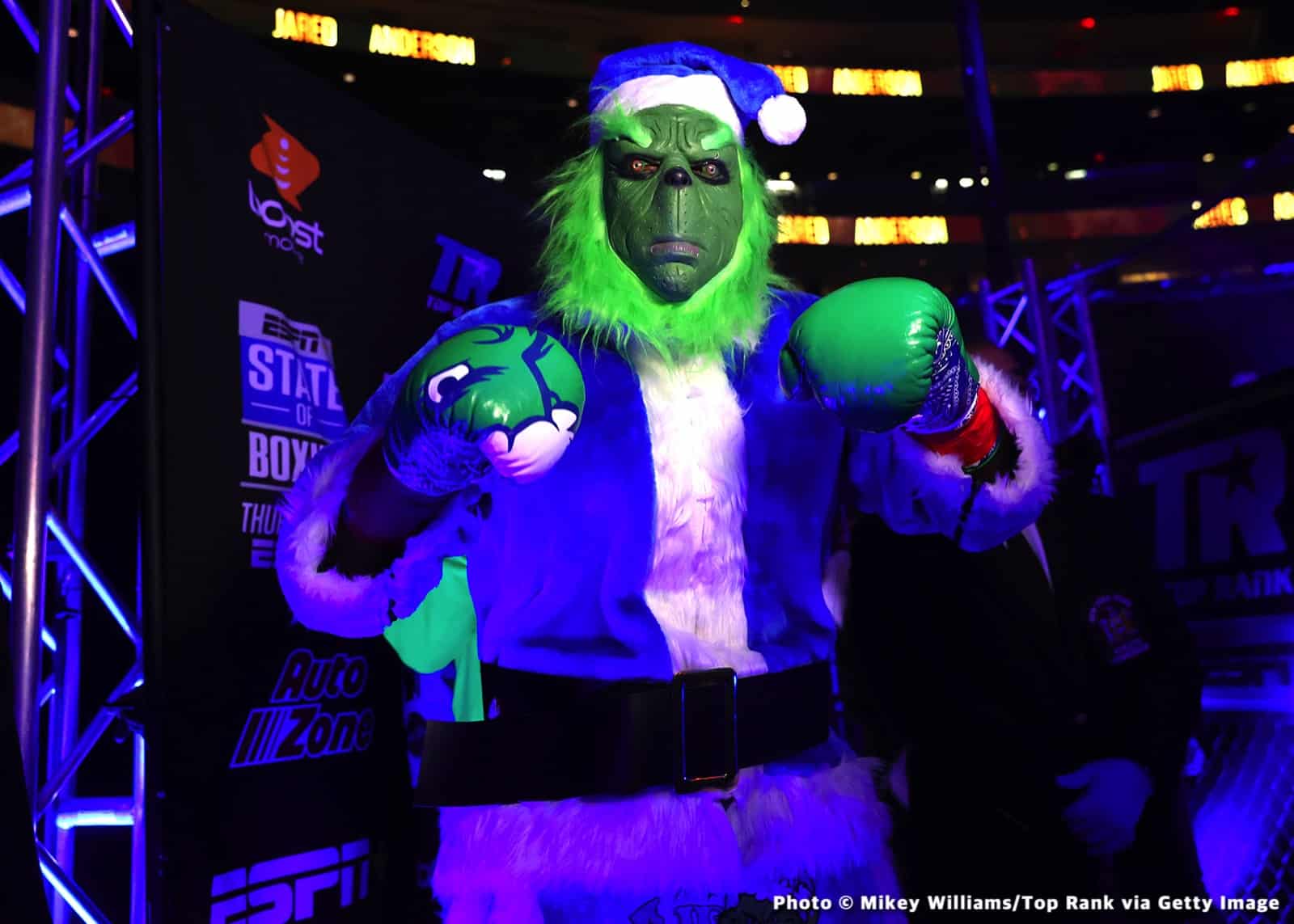 Photos: Anderson Destroys Forrest, Zayas Ends the Year in Style