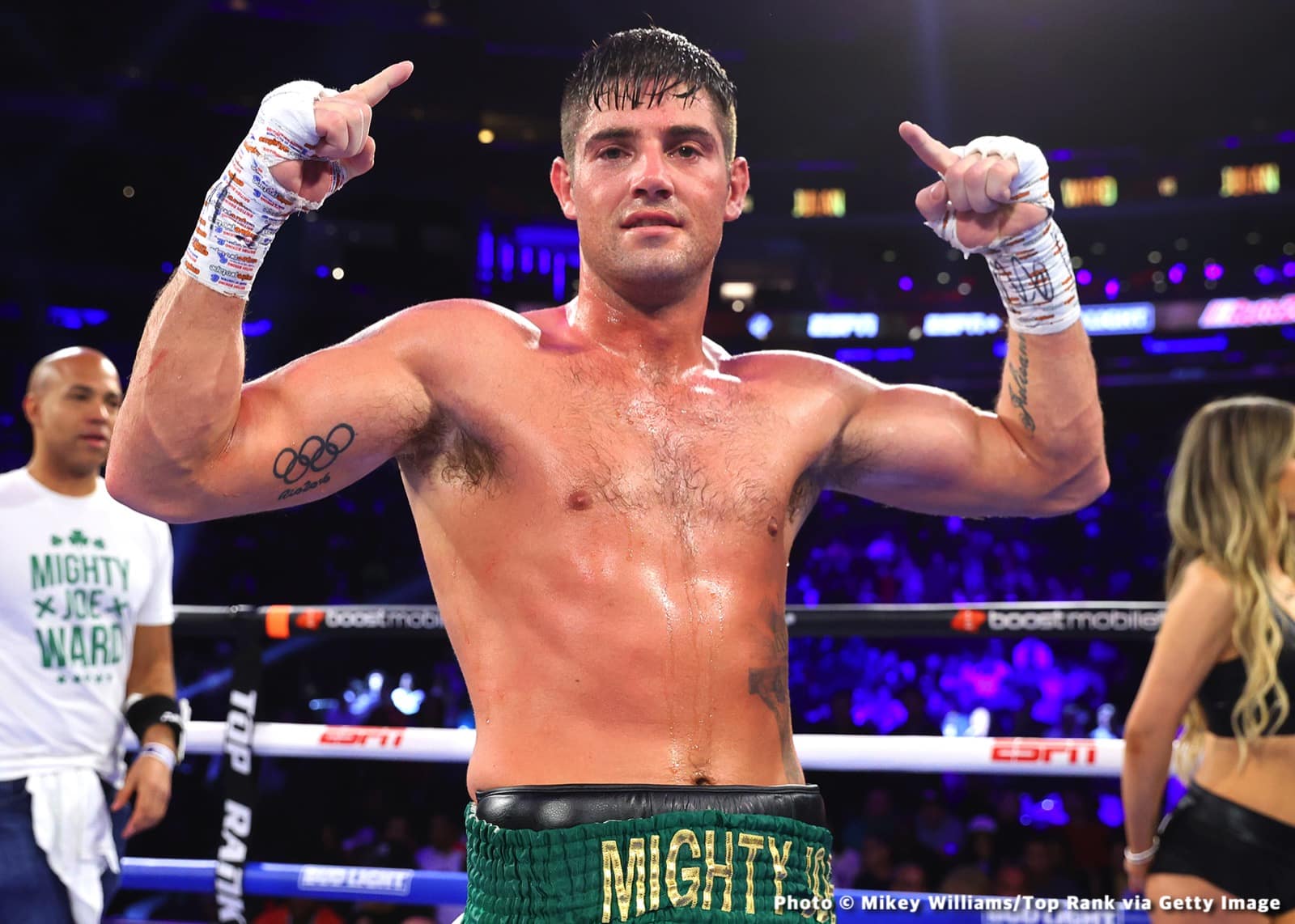 Photos: Anderson Destroys Forrest, Zayas Ends the Year in Style